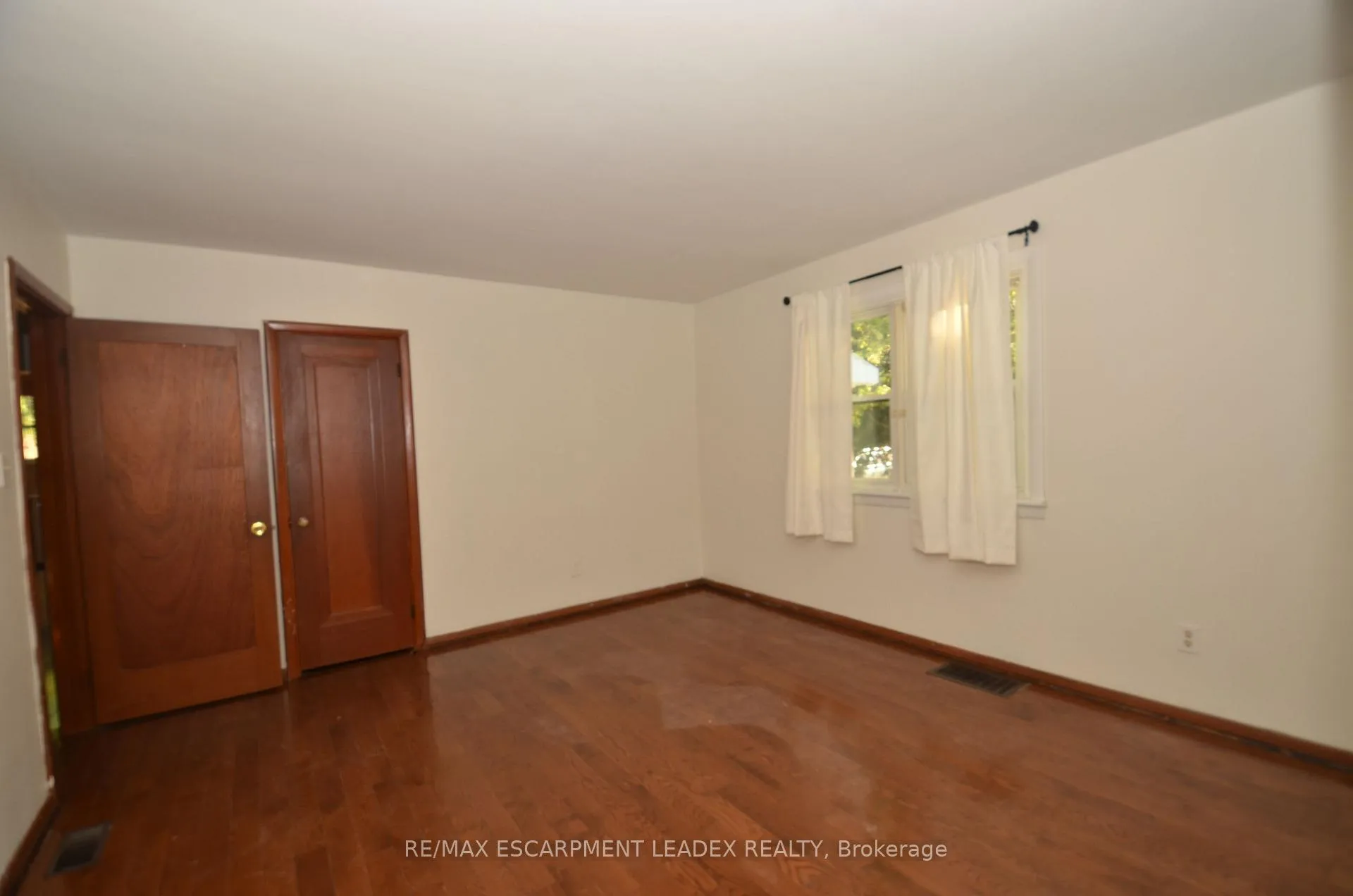 Photo 16 of 490 Springbrook Avenue, Hamilton, Ancaster — HOMEH
