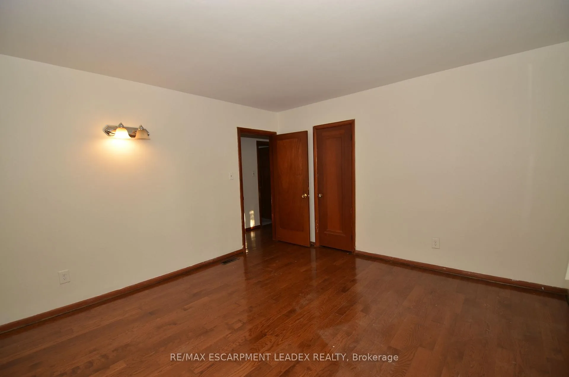 Photo 17 of 490 Springbrook Avenue, Hamilton, Ancaster — HOMEH
