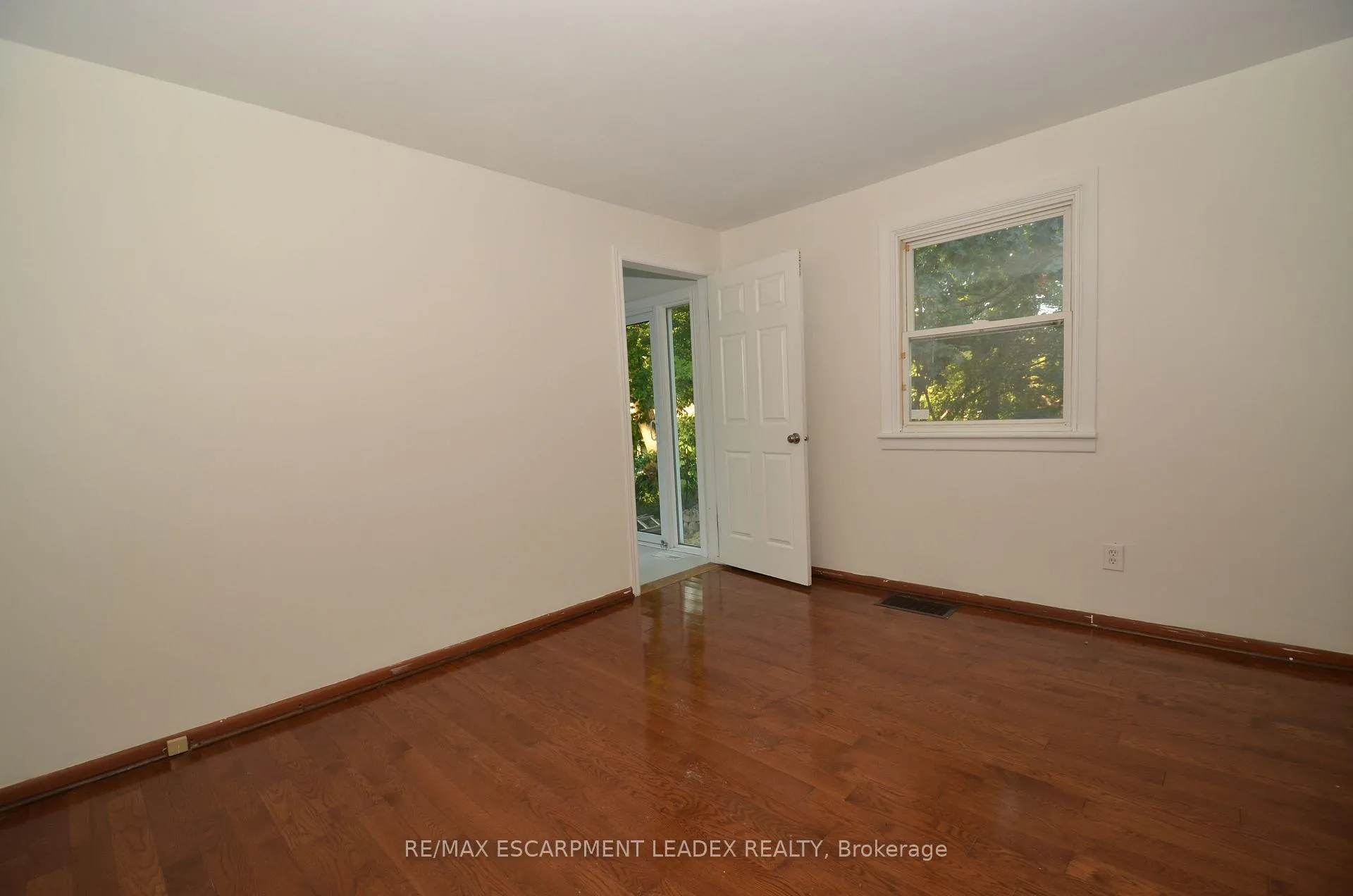 Photo 18 of 490 Springbrook Avenue, Hamilton, Ancaster — HOMEH