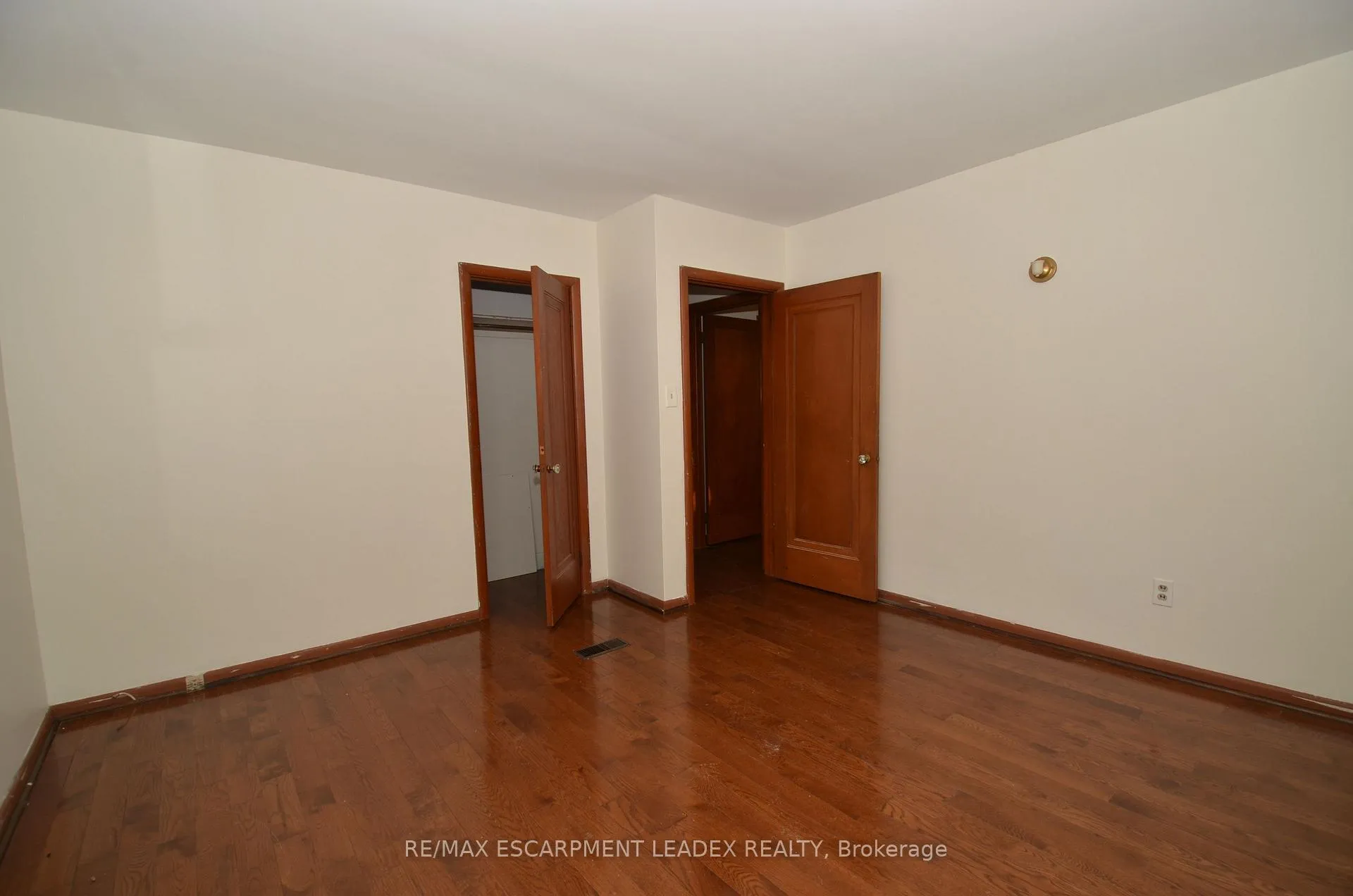 Photo 20 of 490 Springbrook Avenue, Hamilton, Ancaster — HOMEH