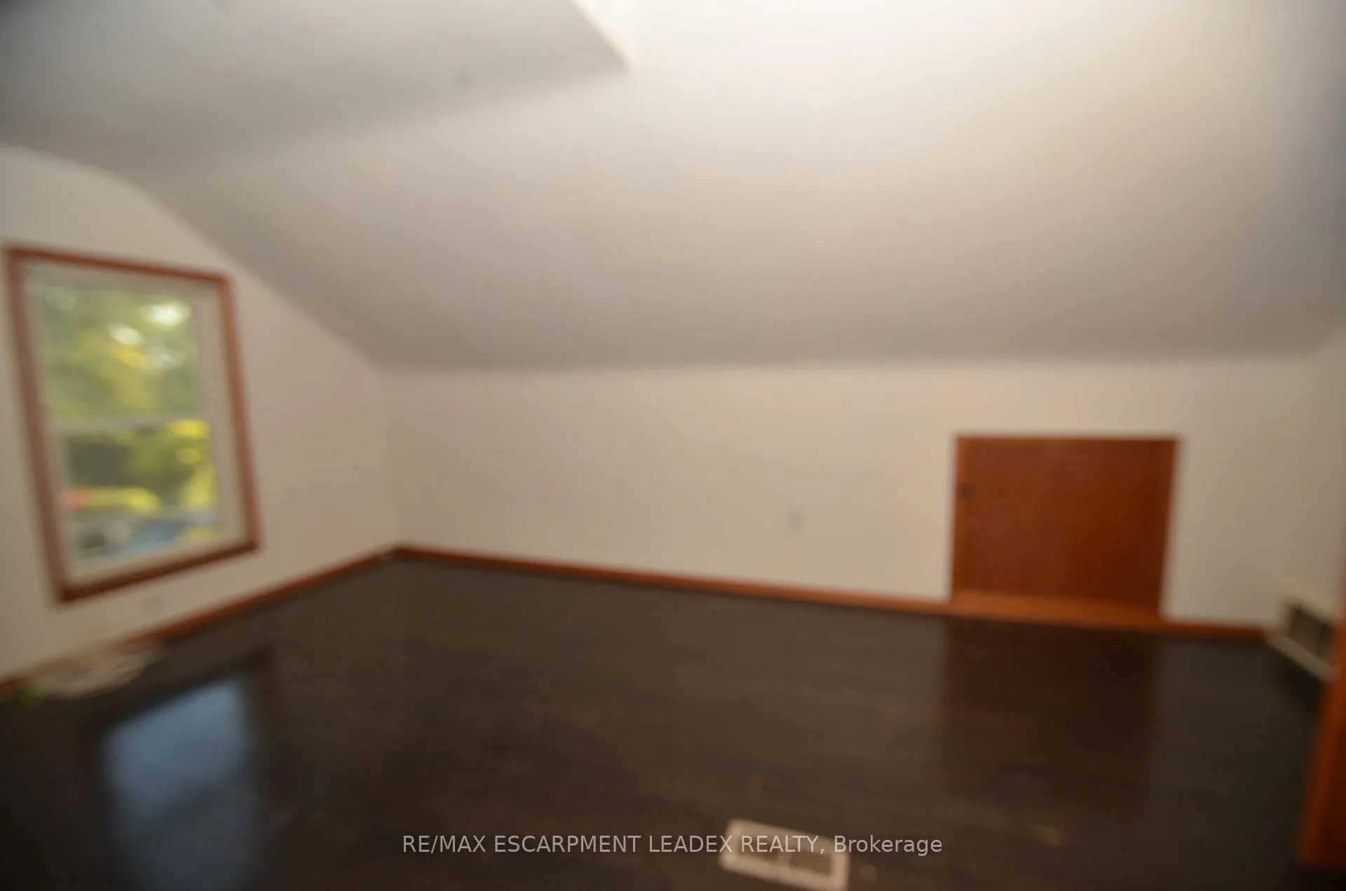 Photo 22 of 490 Springbrook Avenue, Hamilton, Ancaster — HOMEH