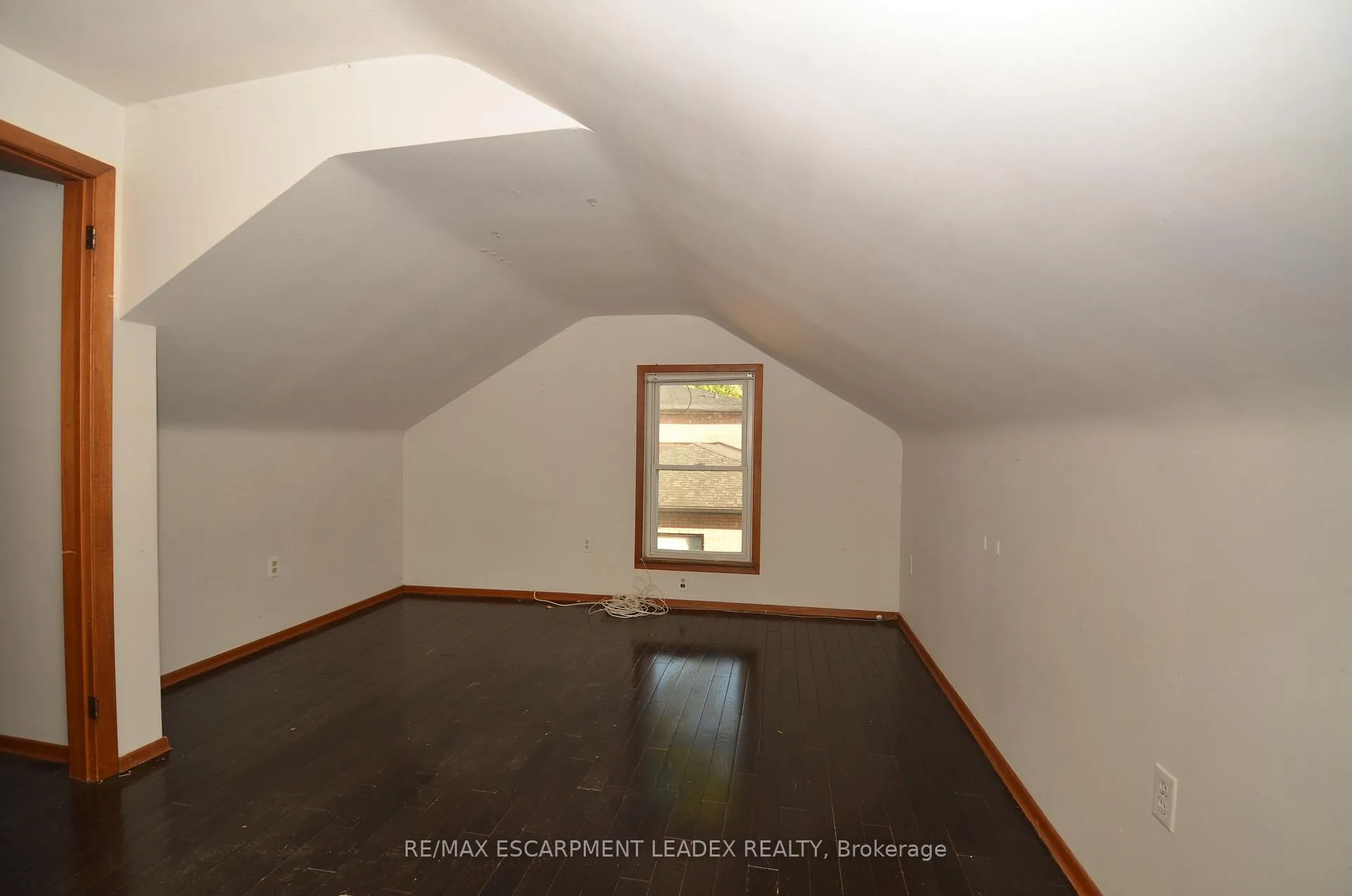 Photo 23 of 490 Springbrook Avenue, Hamilton, Ancaster — HOMEH
