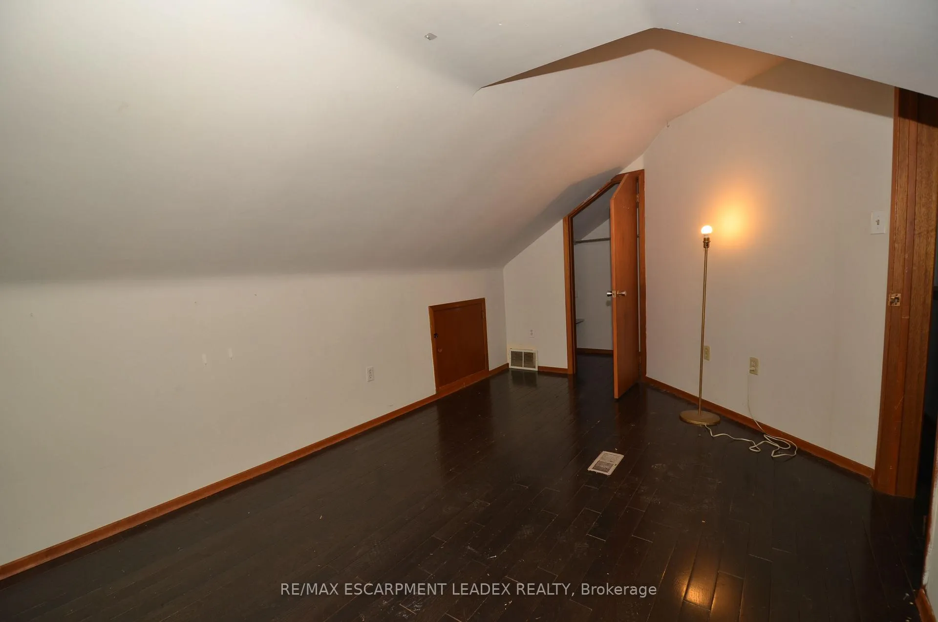 Photo 24 of 490 Springbrook Avenue, Hamilton, Ancaster — HOMEH
