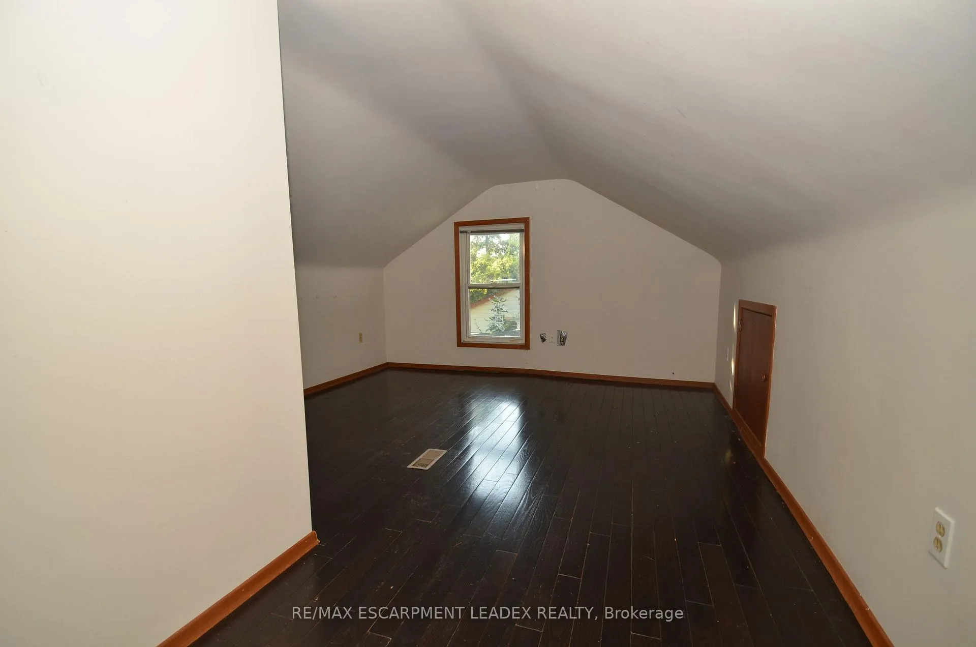 Photo 25 of 490 Springbrook Avenue, Hamilton, Ancaster — HOMEH