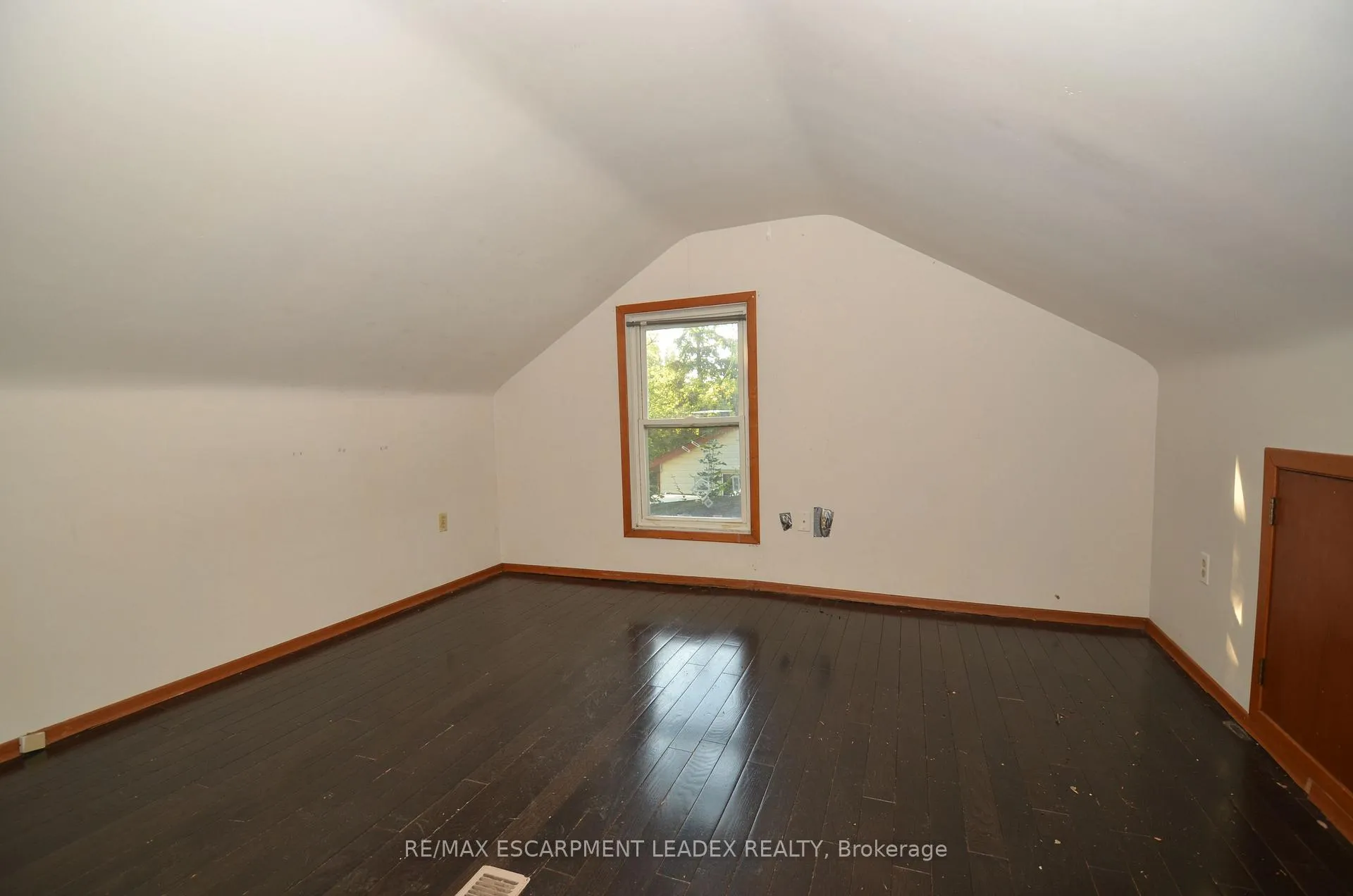 Photo 26 of 490 Springbrook Avenue, Hamilton, Ancaster — HOMEH