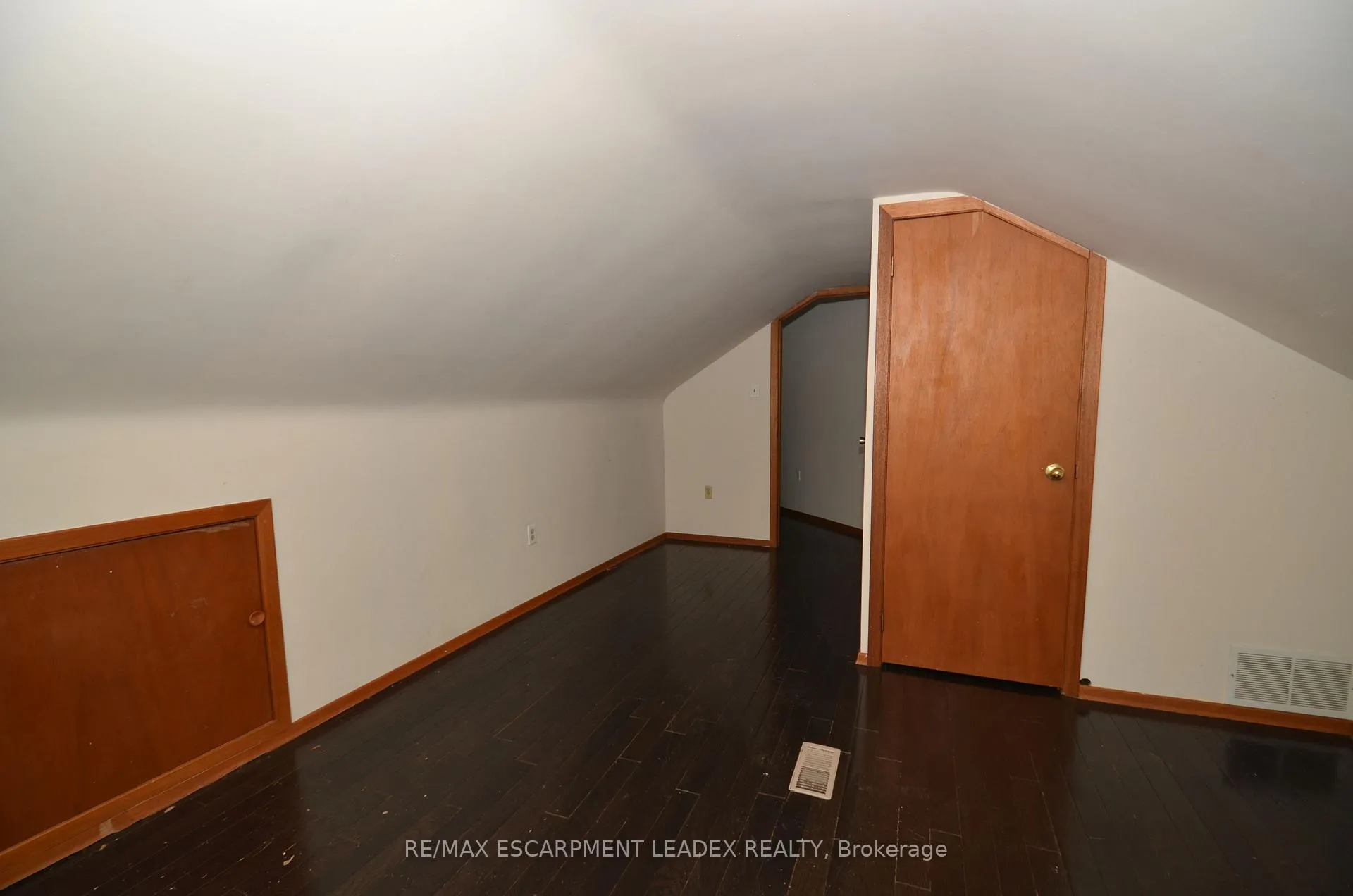 Photo 27 of 490 Springbrook Avenue, Hamilton, Ancaster — HOMEH