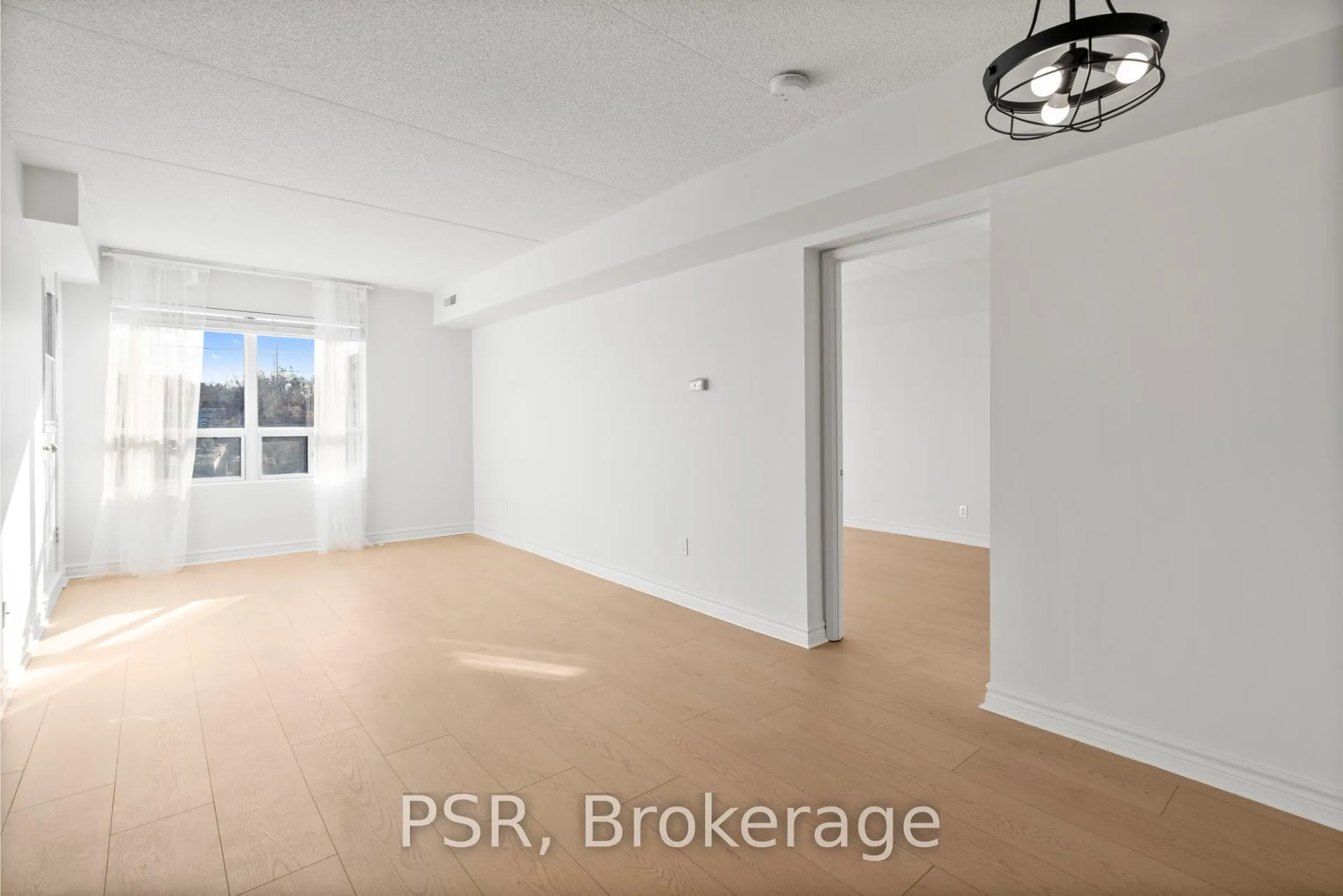 Photo 3 of Unit 303, 160 Wellington Street E, Aurora, Aurora Village — HOMEH
