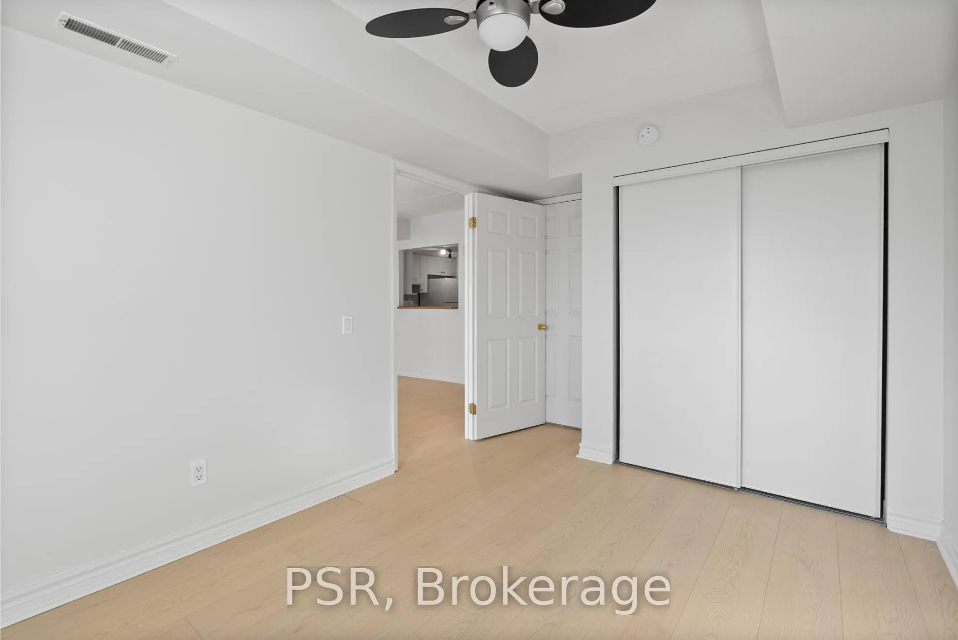 Photo 9 of Unit 303, 160 Wellington Street E, Aurora, Aurora Village — HOMEH