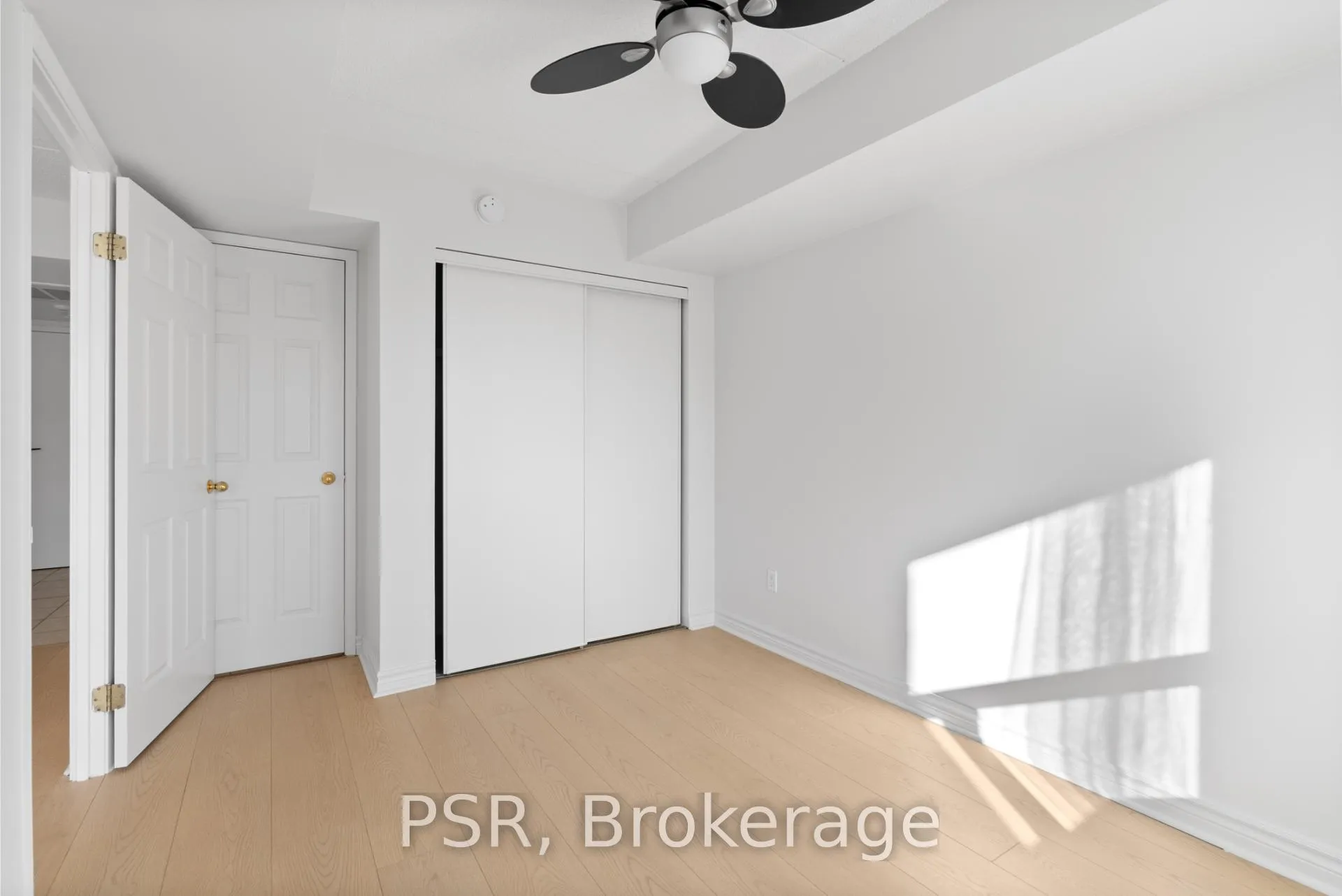 Photo 10 of Unit 303, 160 Wellington Street E, Aurora, Aurora Village — HOMEH