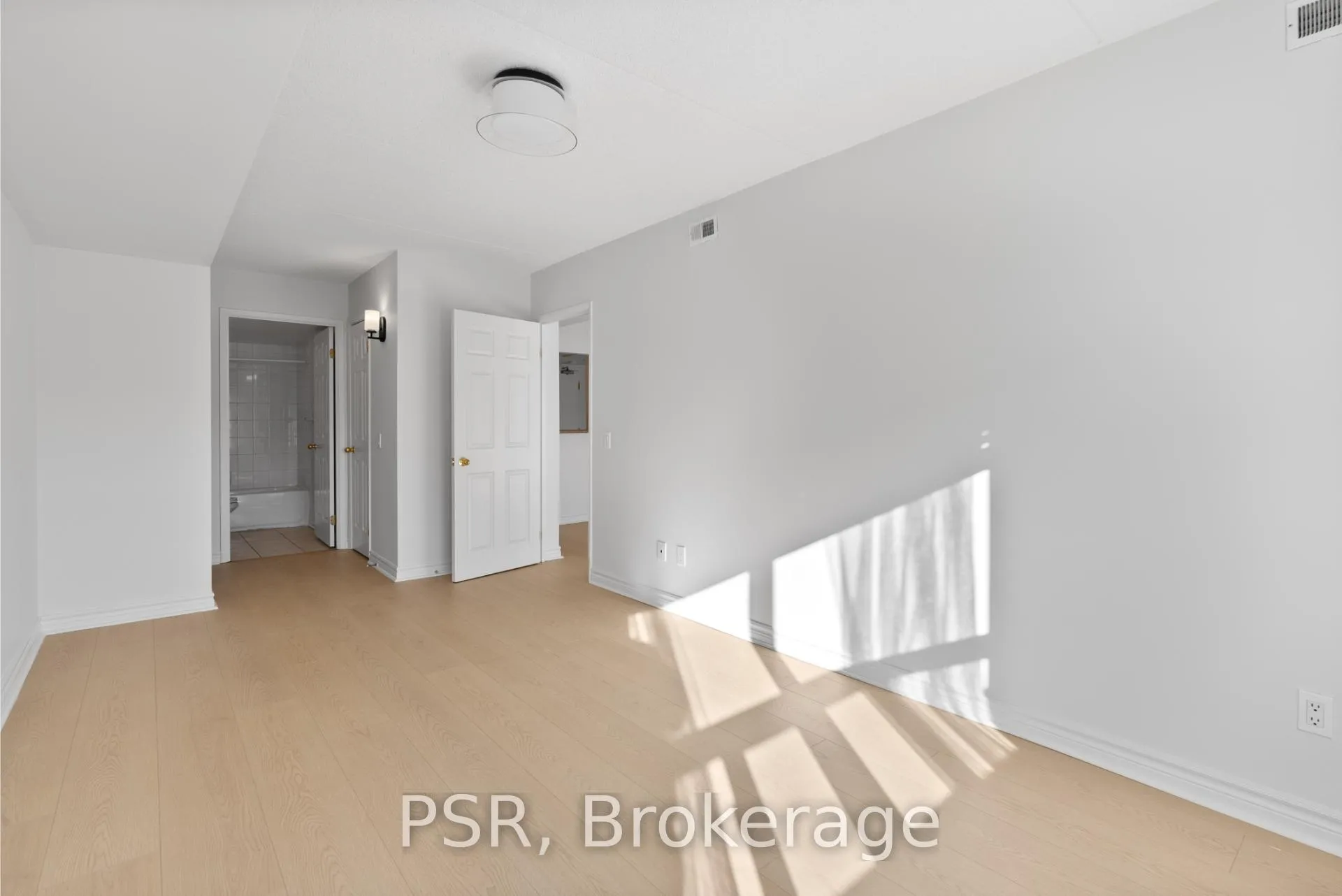 Photo 14 of Unit 303, 160 Wellington Street E, Aurora, Aurora Village — HOMEH