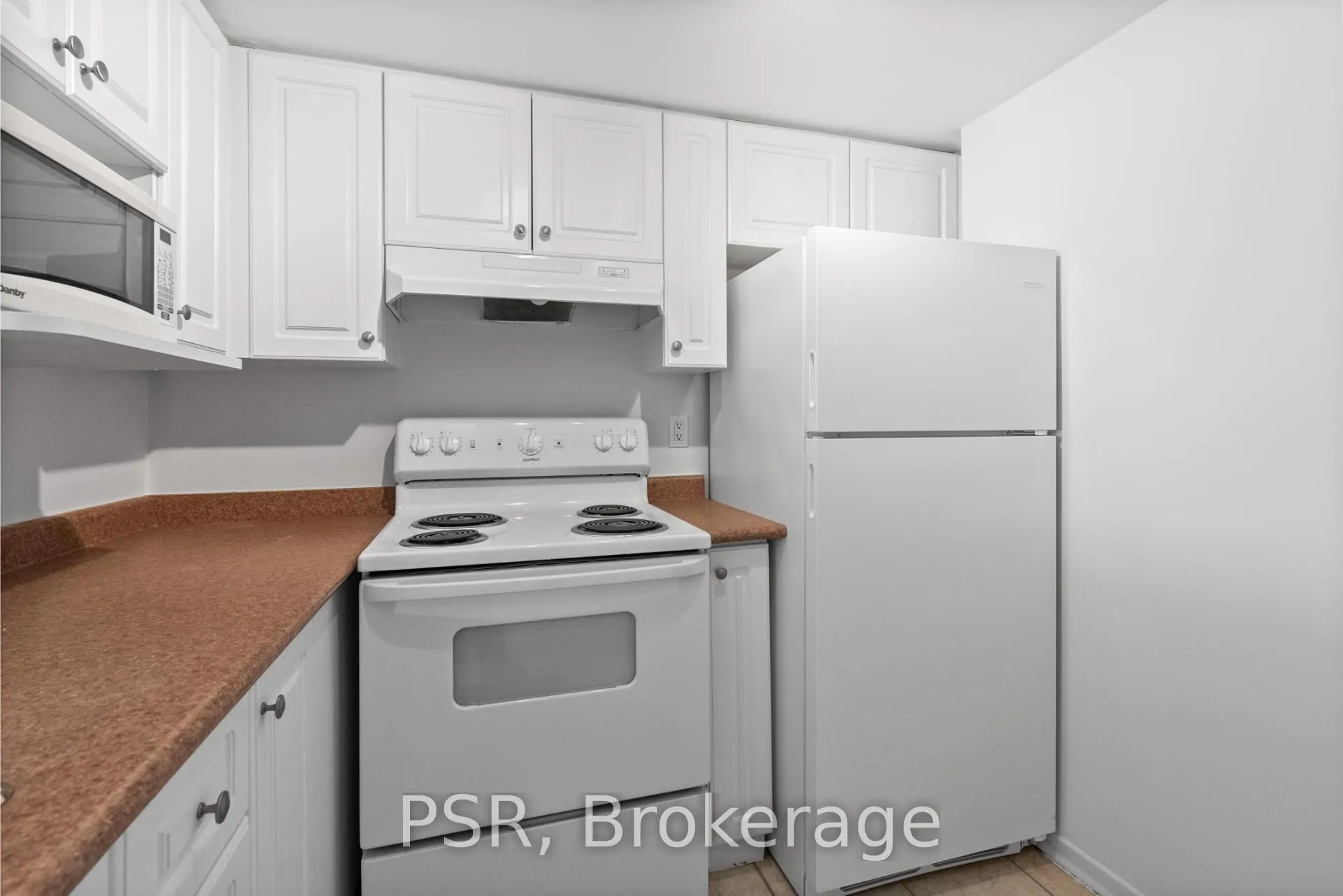 Photo 18 of Unit 303, 160 Wellington Street E, Aurora, Aurora Village — HOMEH