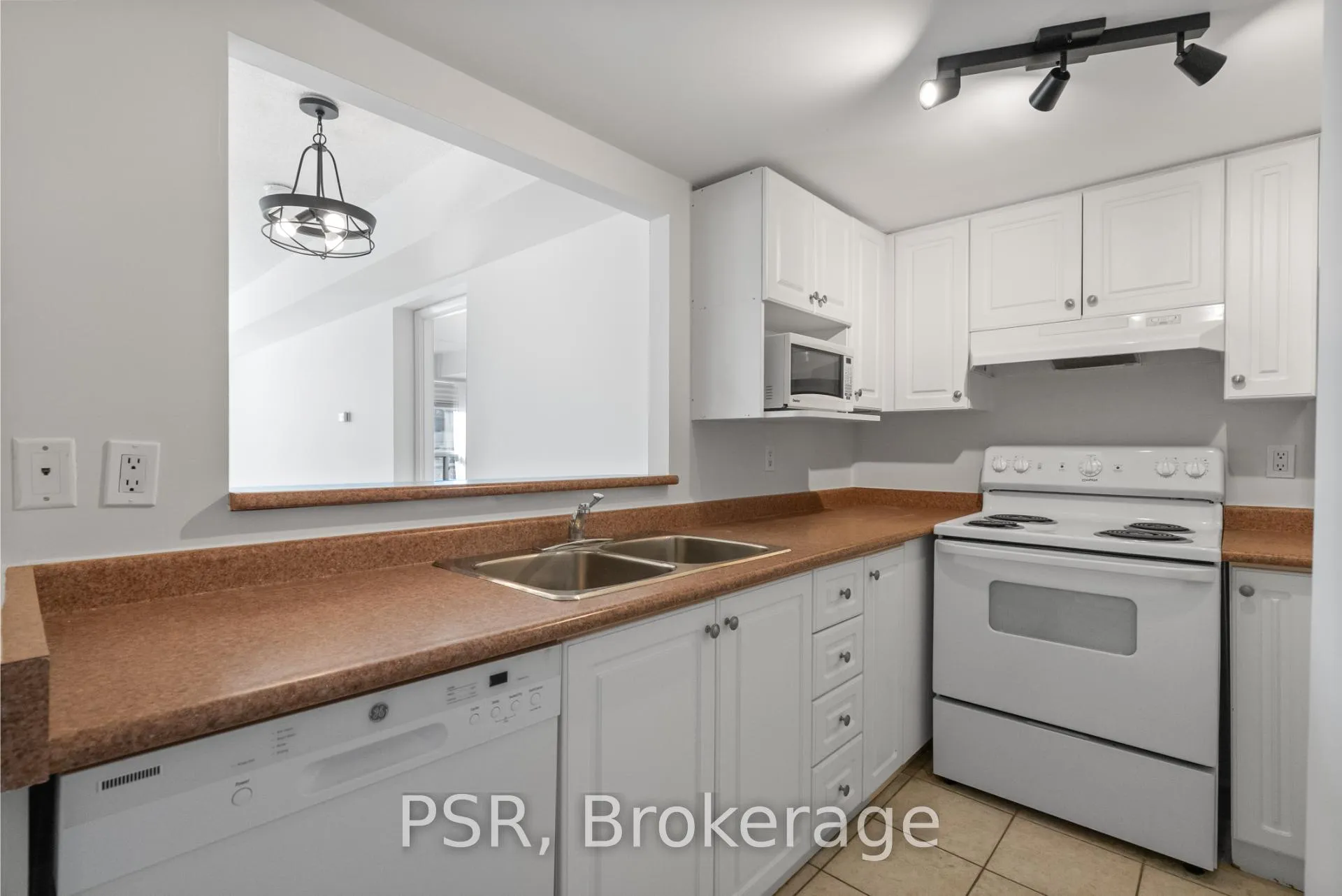 Photo 19 of Unit 303, 160 Wellington Street E, Aurora, Aurora Village — HOMEH