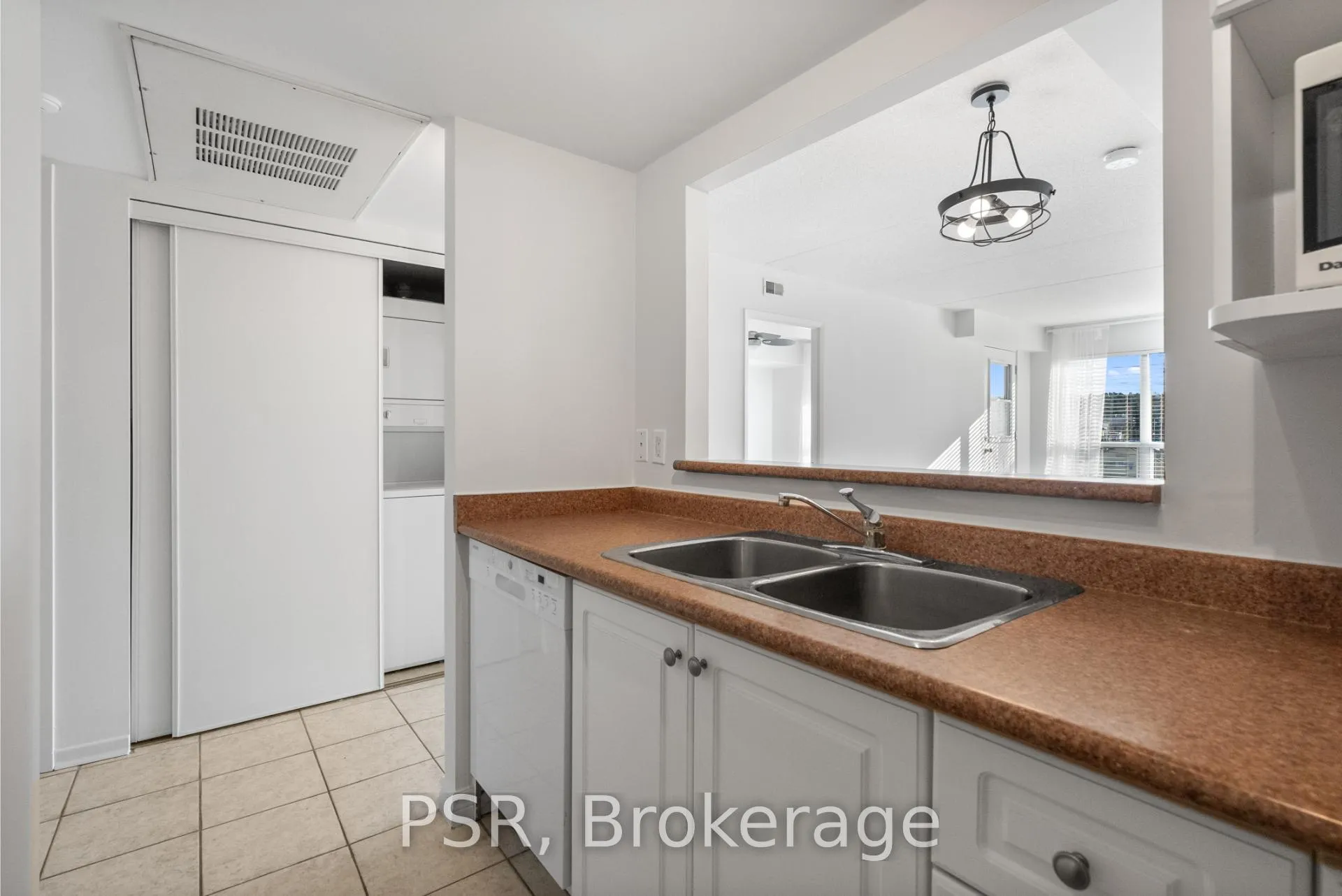 Photo 20 of Unit 303, 160 Wellington Street E, Aurora, Aurora Village — HOMEH