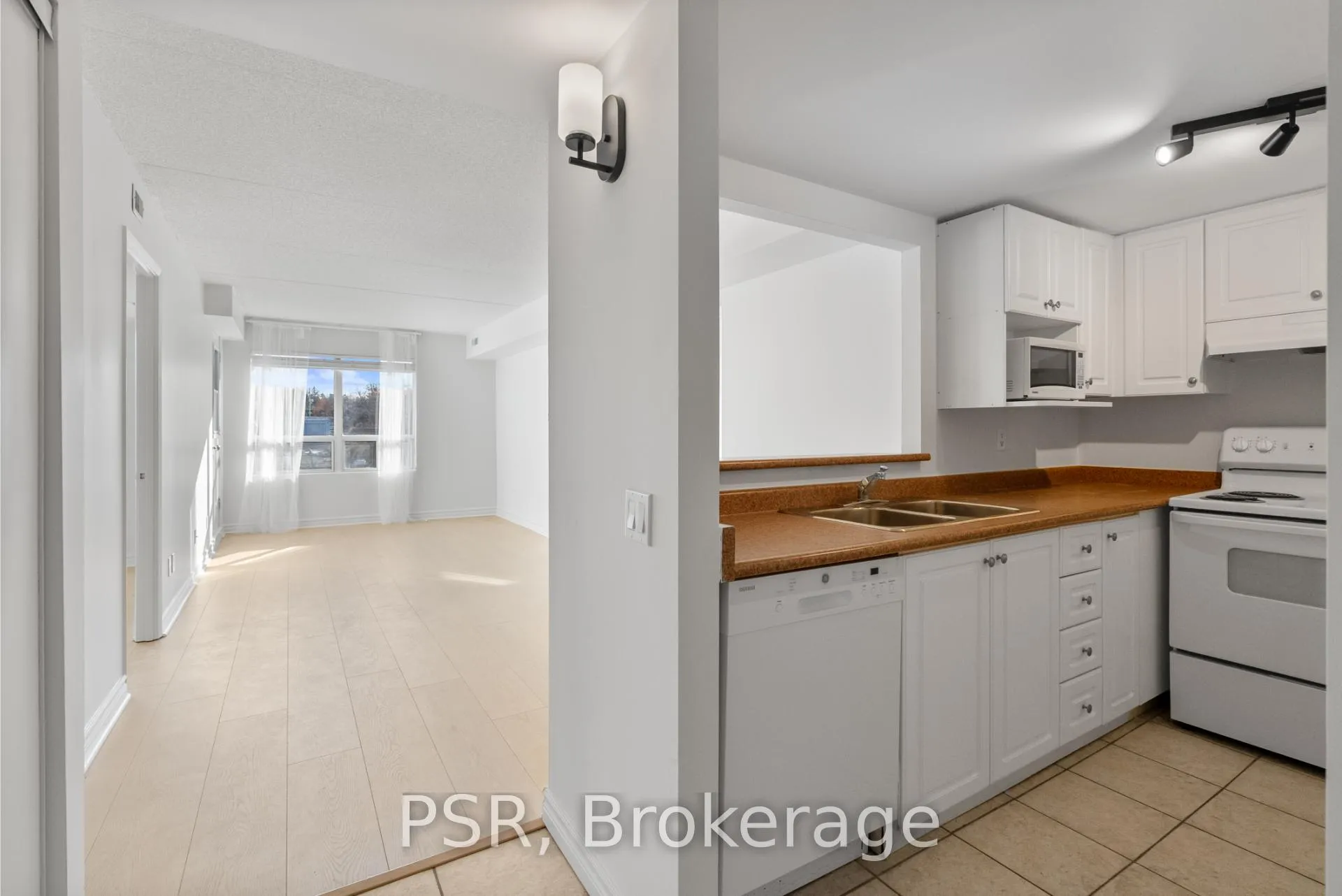 Photo 22 of Unit 303, 160 Wellington Street E, Aurora, Aurora Village — HOMEH