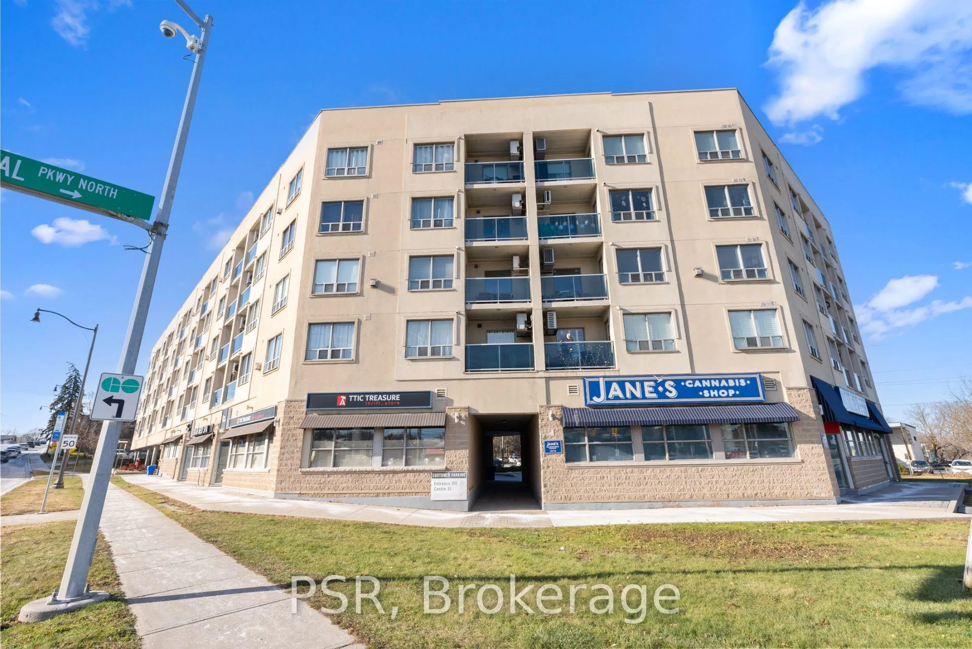 Photo 27 of Unit 303, 160 Wellington Street E, Aurora, Aurora Village — HOMEH