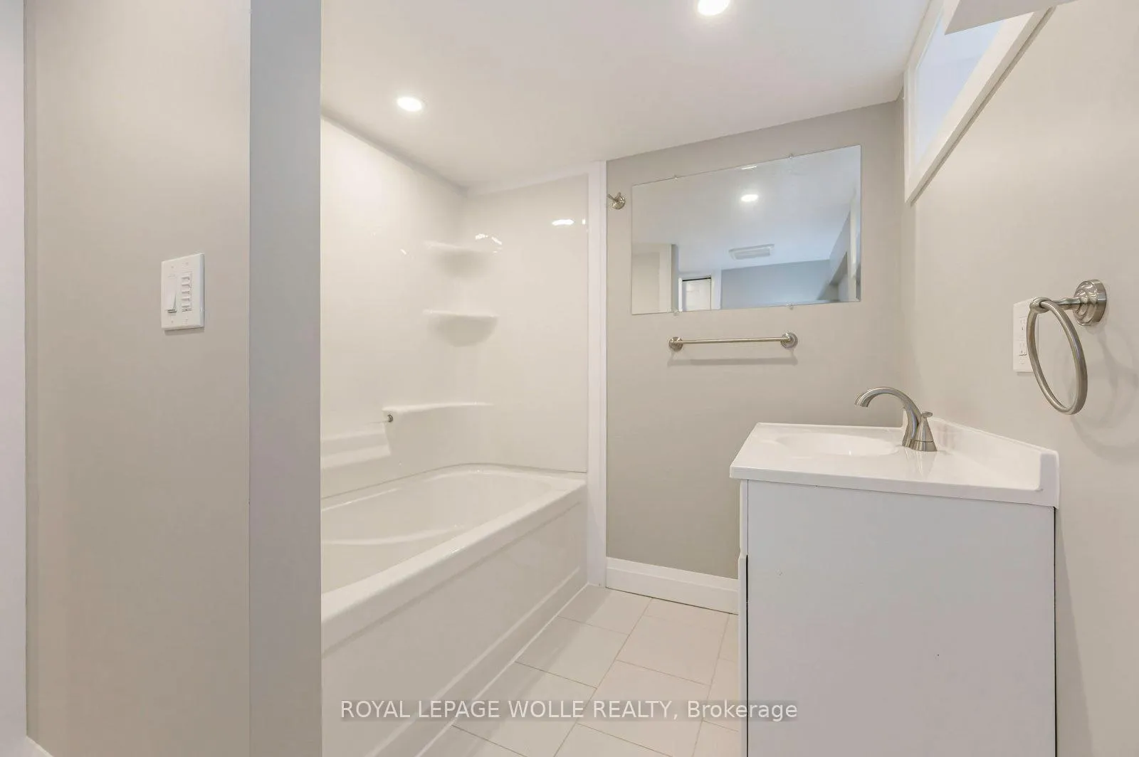 Photo 11 of Unit B, 200 Sheldon Avenue, Kitchener — HOMEH