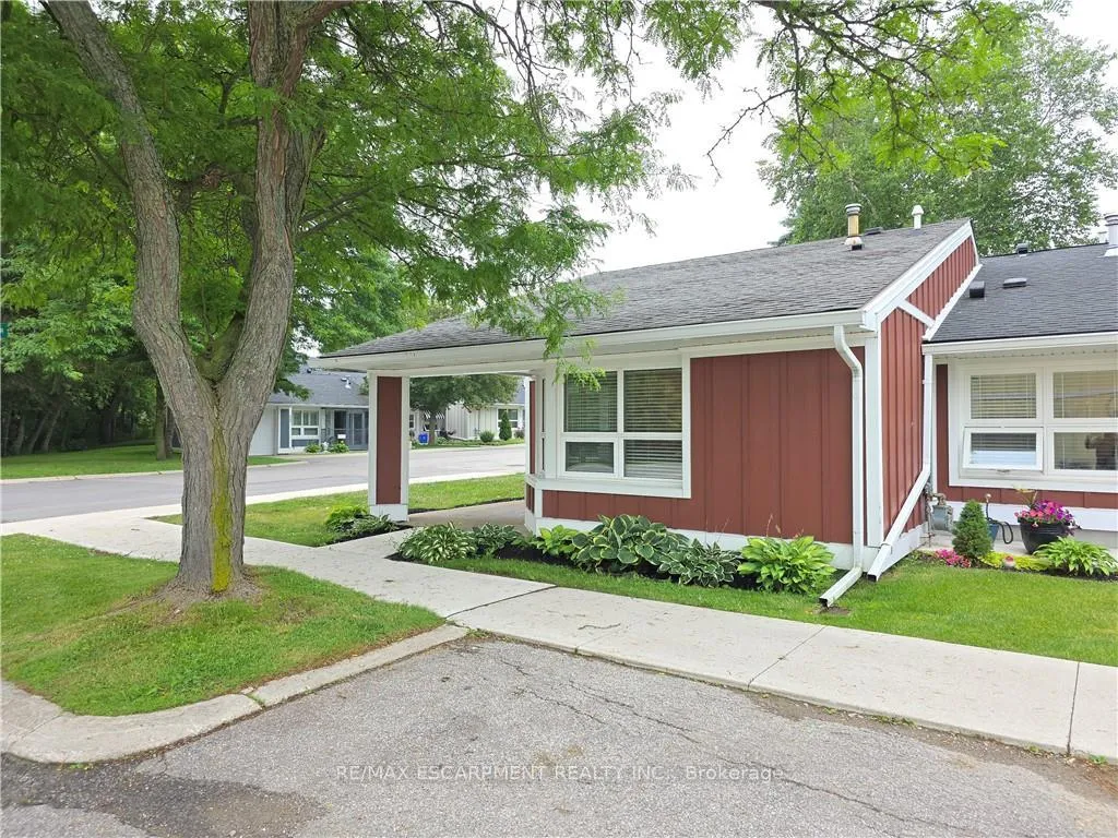 Photo 2 of 1 Szollosy Circle, Hamilton, Kennedy — HOMEH