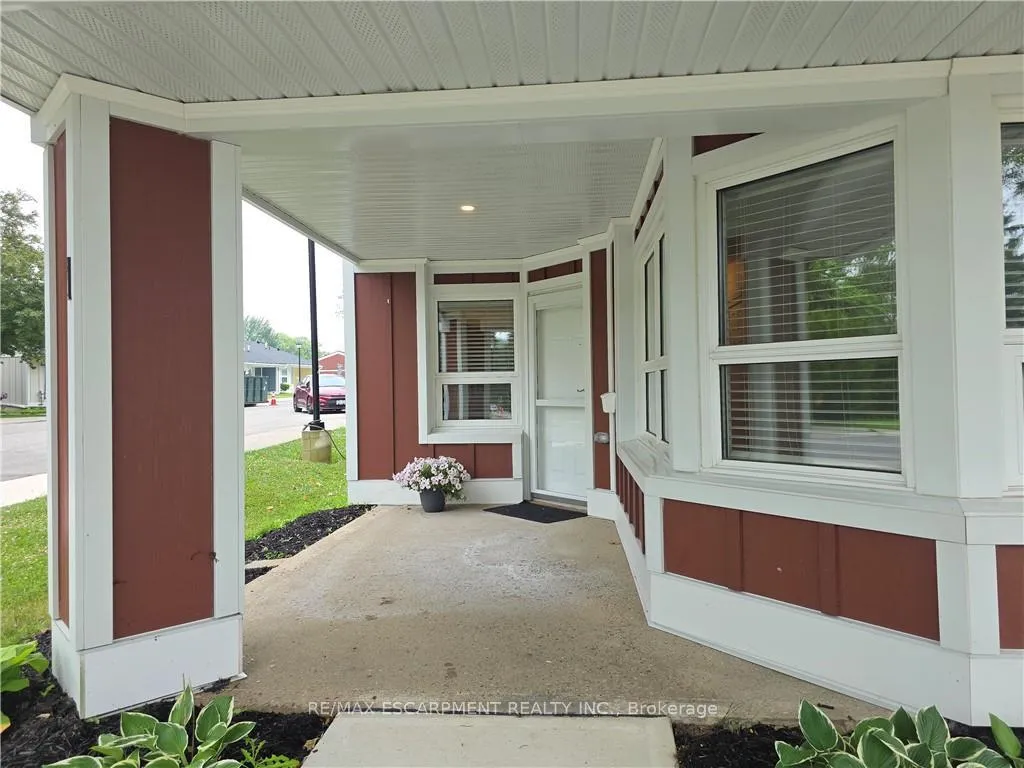 Photo 3 of 1 Szollosy Circle, Hamilton, Kennedy — HOMEH
