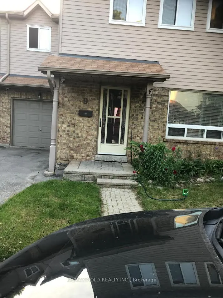 Front of Unit 9, 1640 Nichol Avenue