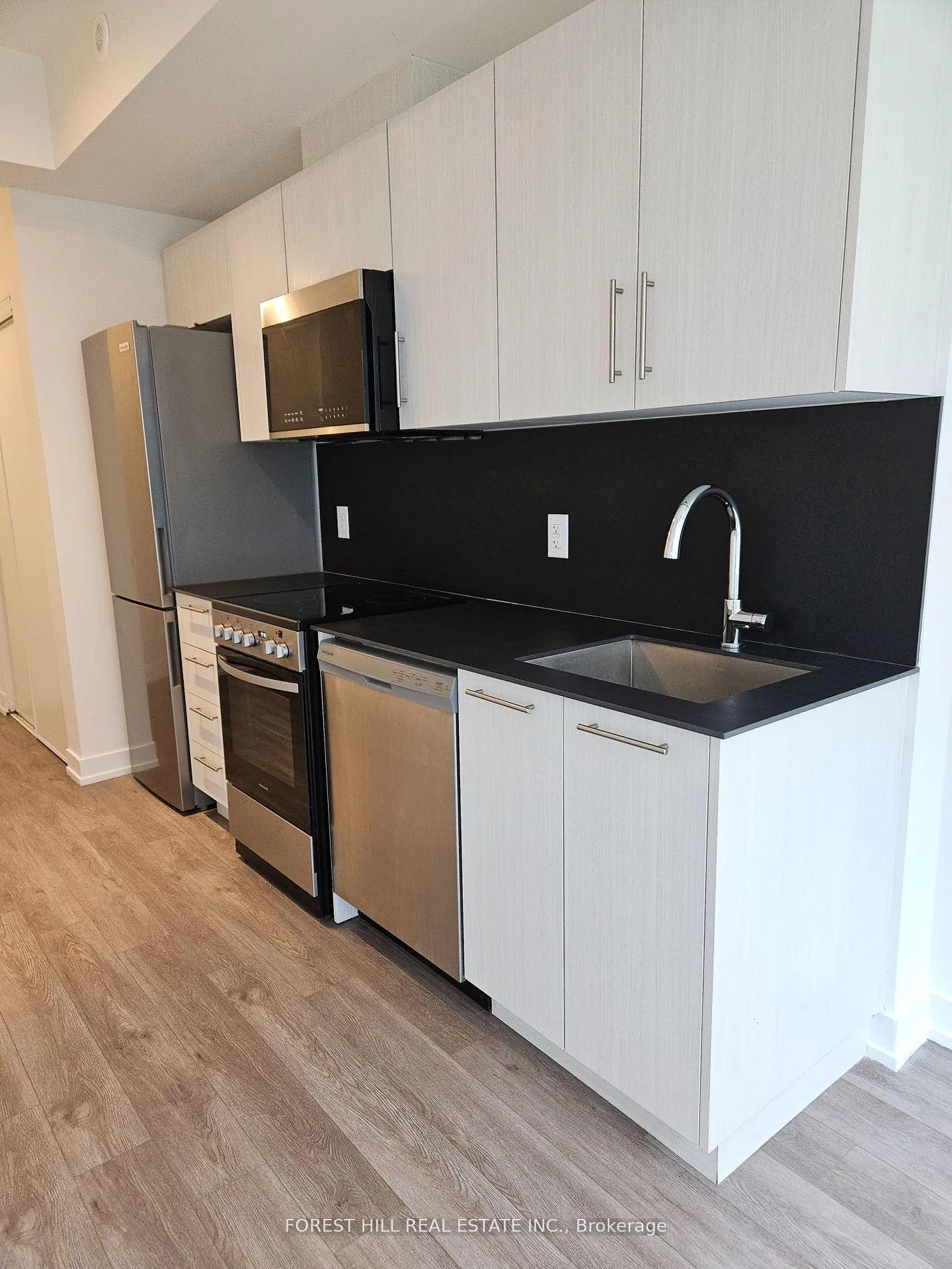 Front of Unit TH16, 871 Sheppard Avenue W