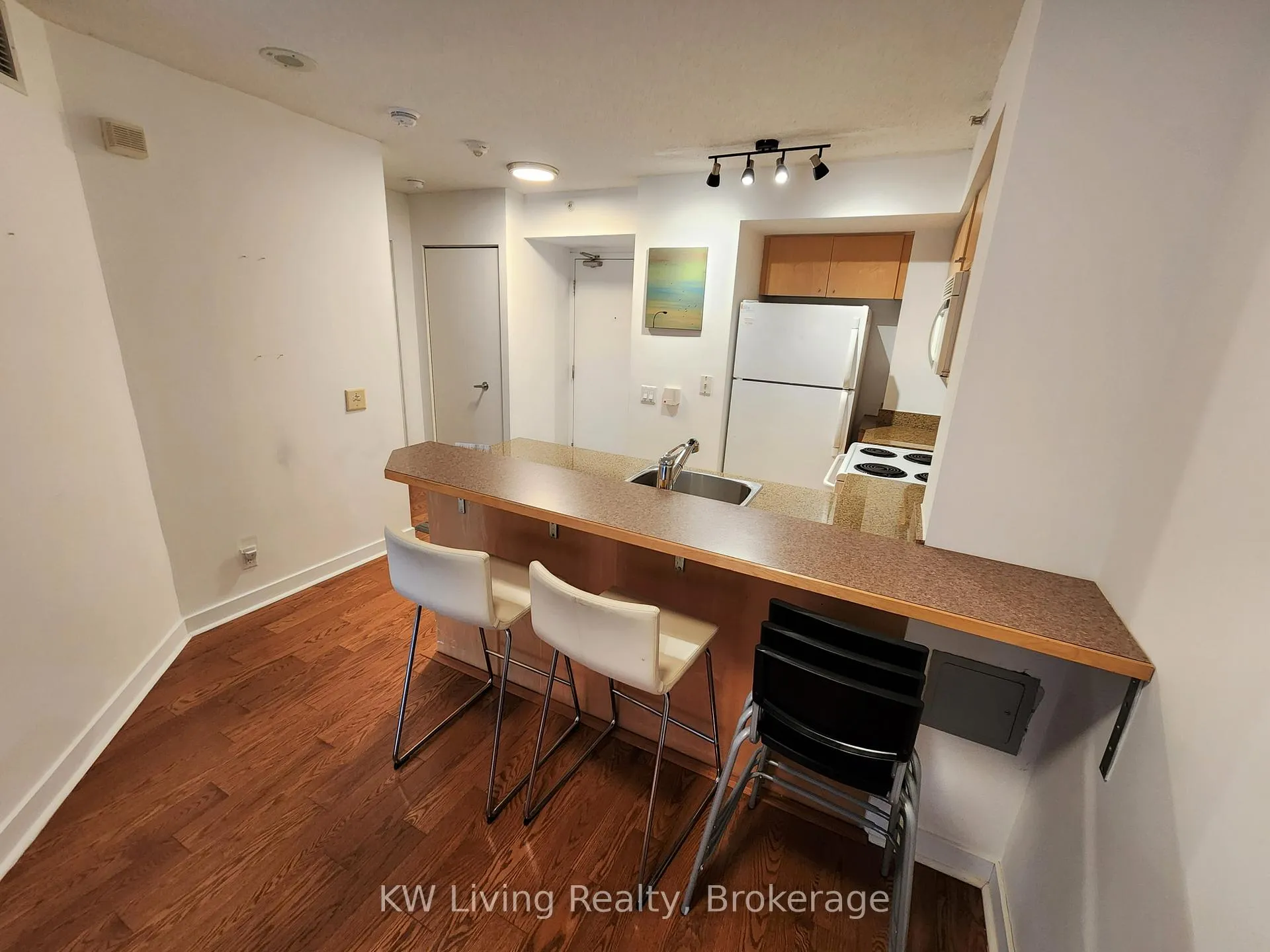 Photo 10 of Unit 331, 361 Front Street W, Toronto, Waterfront Communities — HOMEH