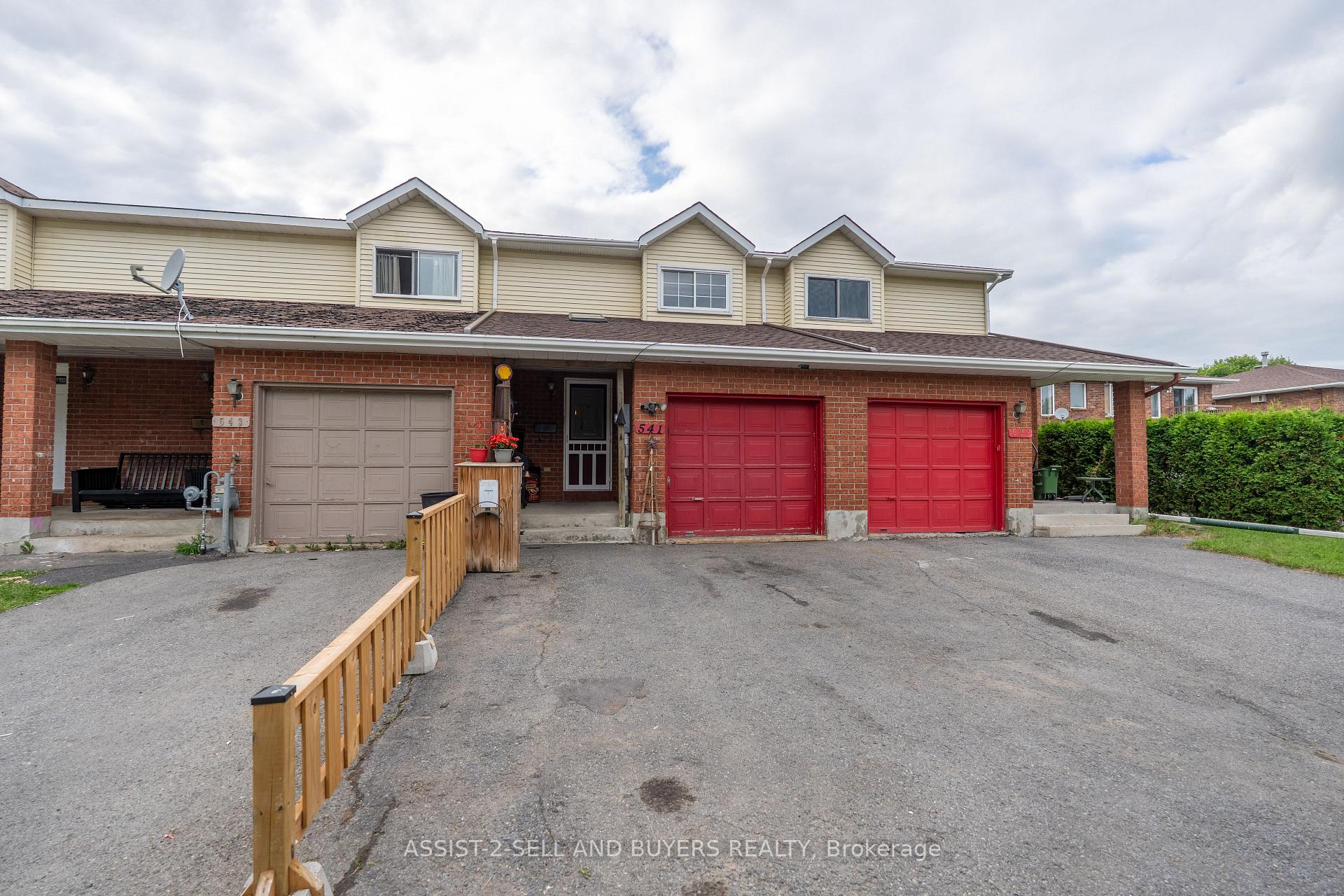 Photo 2 of 541 Mercier Avenue W, Cornwall — HOMEH