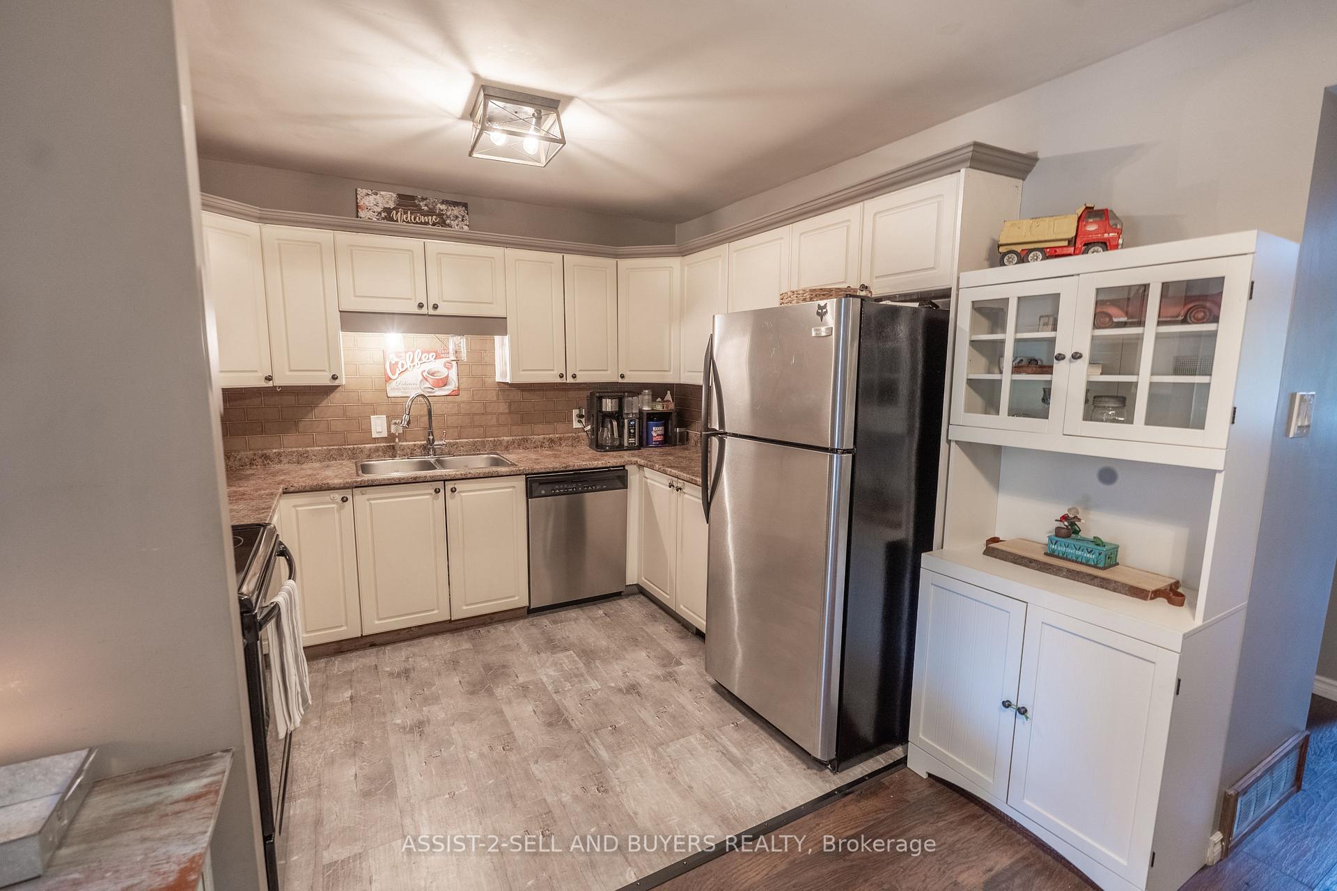 Photo 6 of 541 Mercier Avenue W, Cornwall — HOMEH