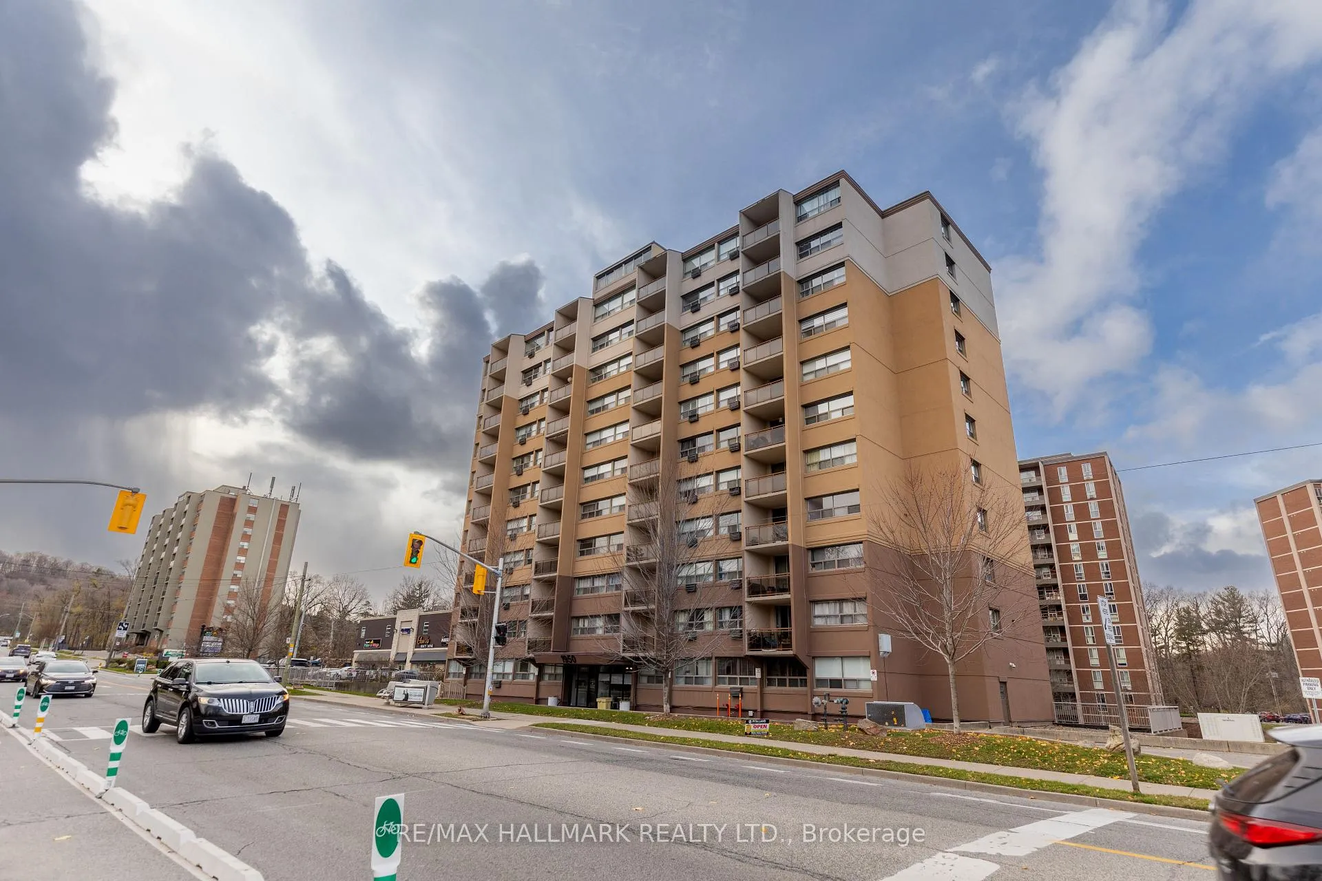 Front of Unit 607, 1950 Main Street W