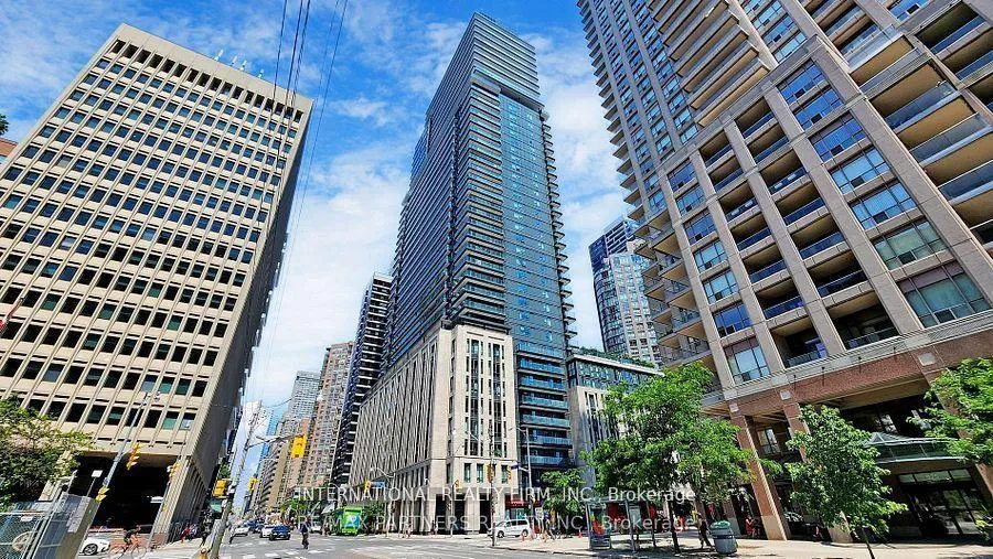 Front of Unit 3011, 955 Bay Street