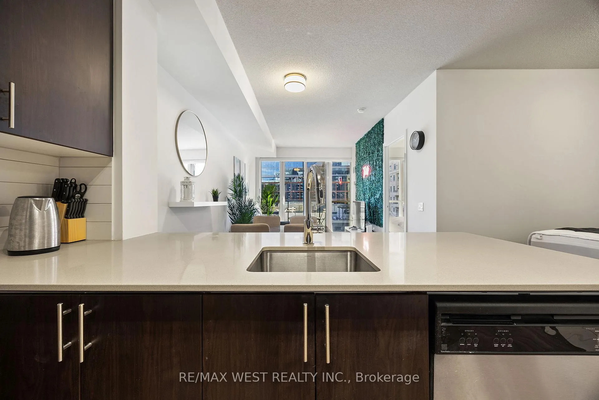 Photo 8 of Unit 521, 560 Front Street W, Toronto, Waterfront Communities — HOMEH