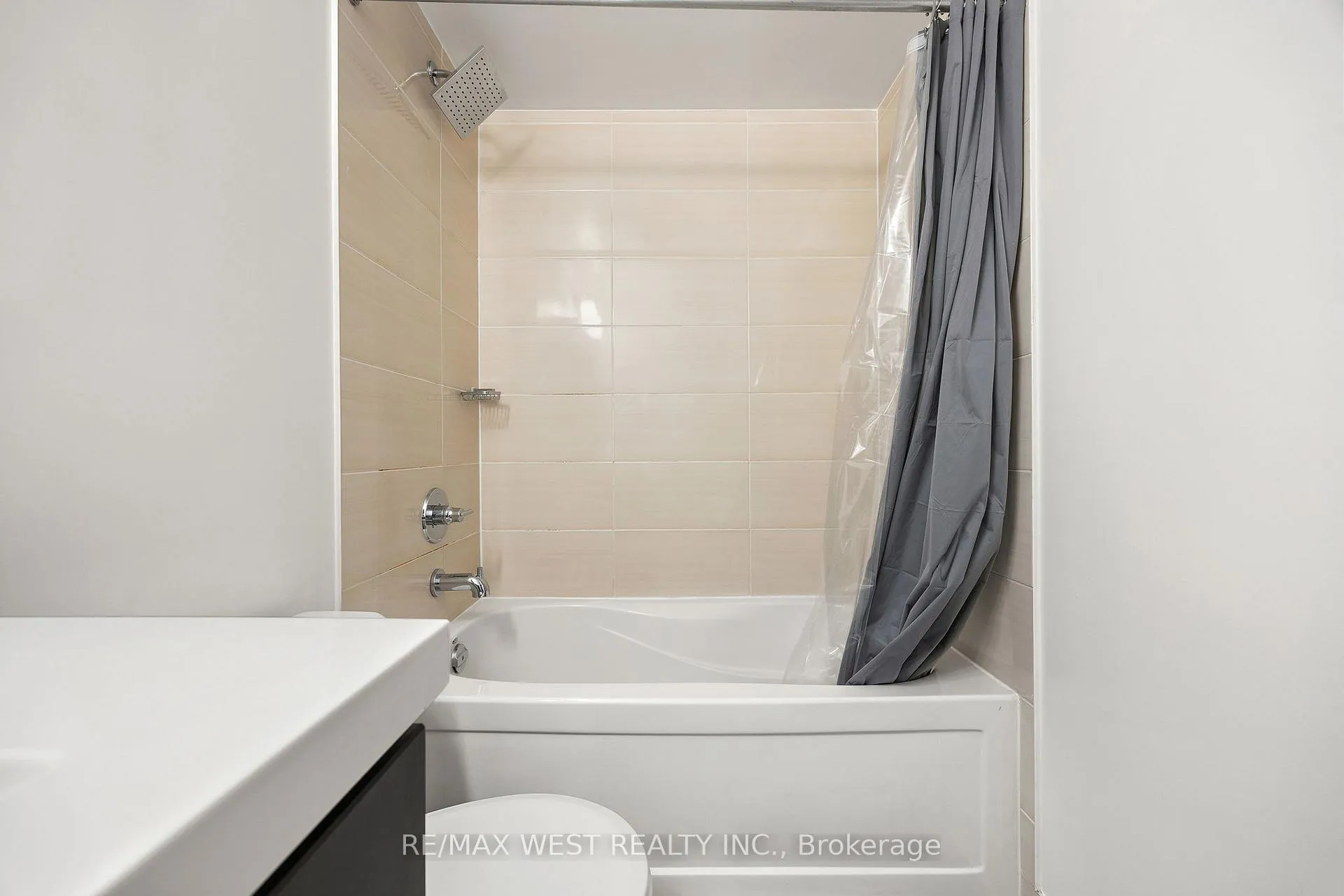 Photo 10 of Unit 521, 560 Front Street W, Toronto, Waterfront Communities — HOMEH
