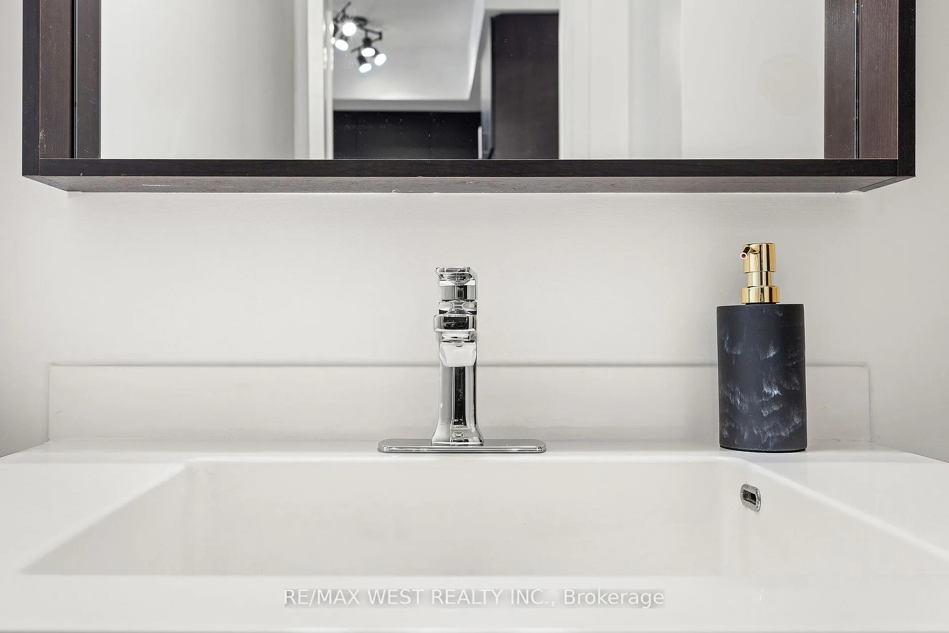 Photo 11 of Unit 521, 560 Front Street W, Toronto, Waterfront Communities — HOMEH