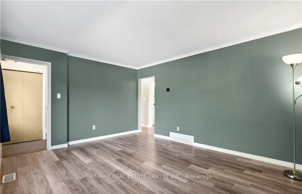 Photo 2 of Unit Unit - B, 154 Montgomery Road, Kitchener — HOMEH