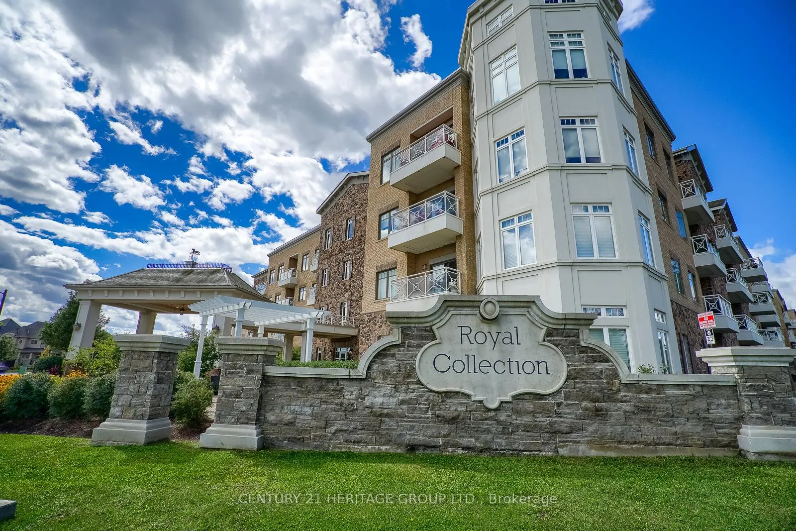 Photo 1 of Unit 130, 80 Burns Boulevard, King, King City — HOMEH