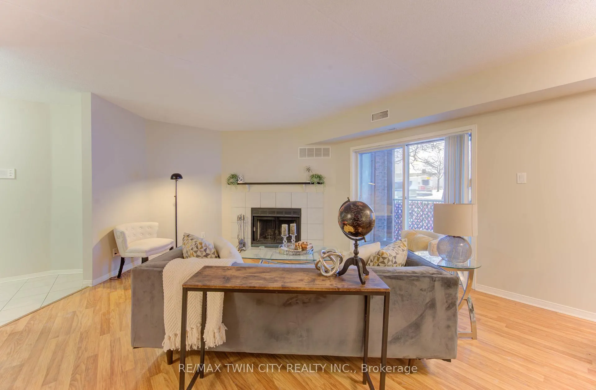 Photo 5 of Unit 50, 3085 Kingsway Drive, Waterloo — HOMEH