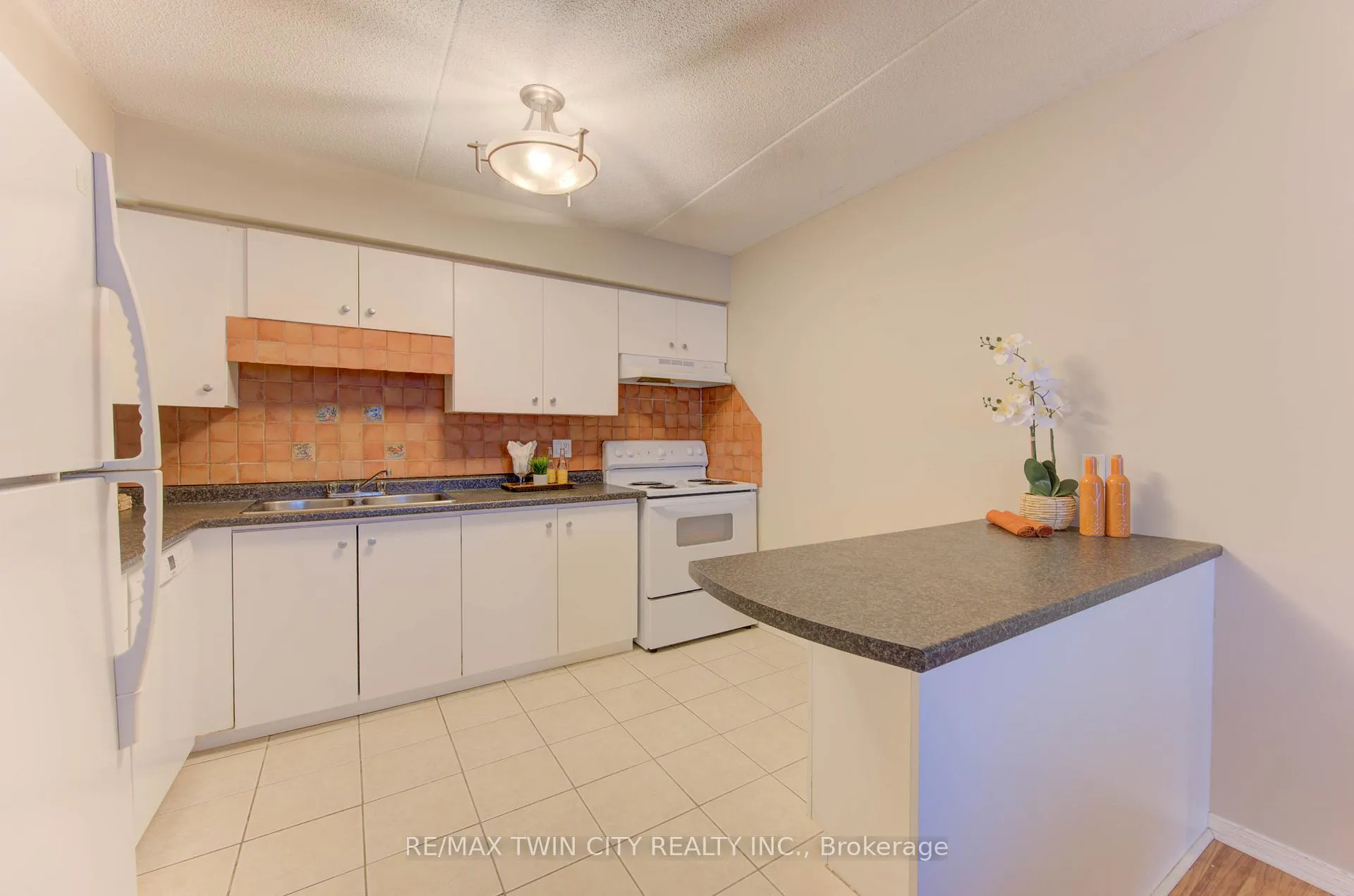 Photo 10 of Unit 50, 3085 Kingsway Drive, Waterloo — HOMEH