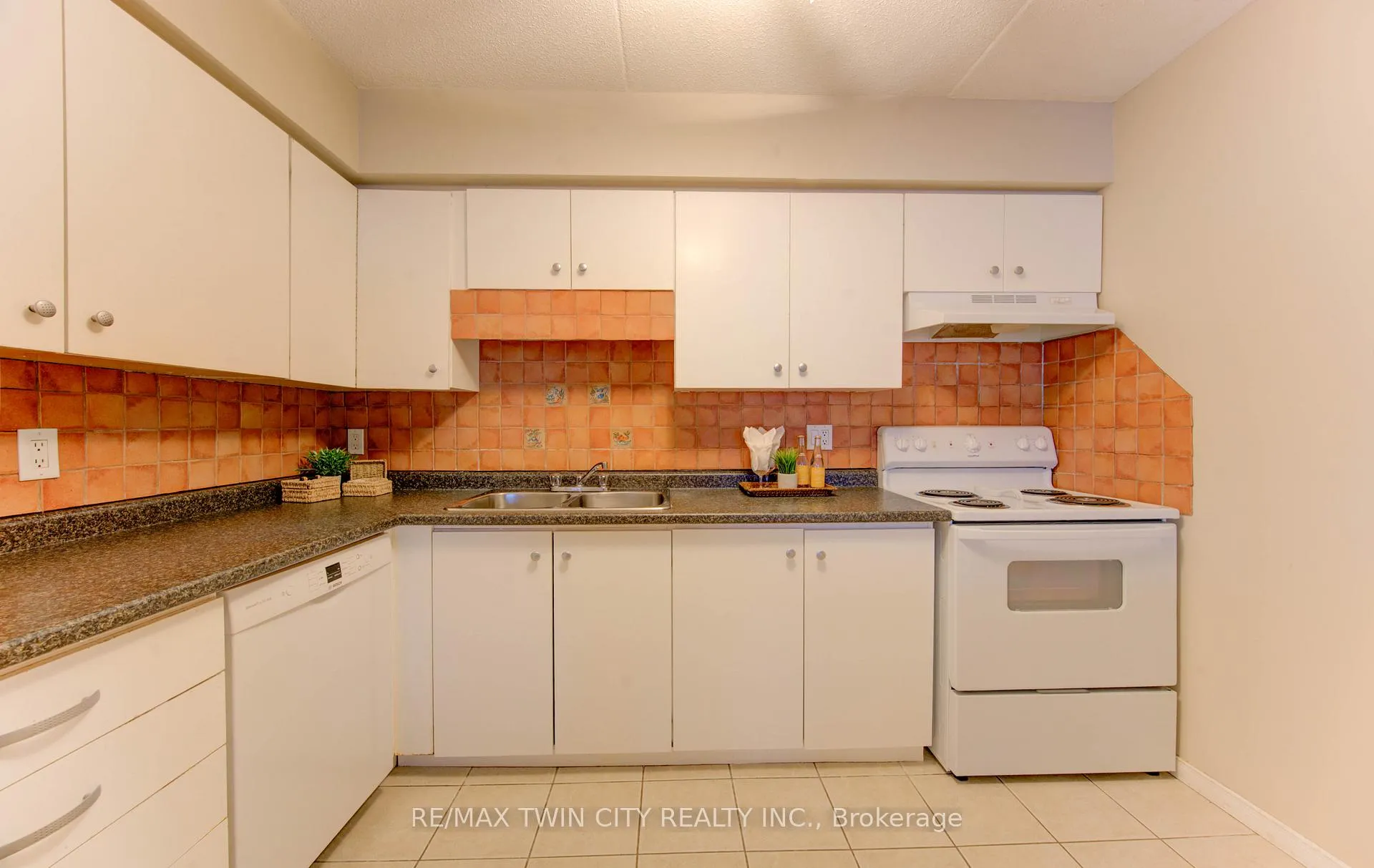 Photo 13 of Unit 50, 3085 Kingsway Drive, Waterloo — HOMEH