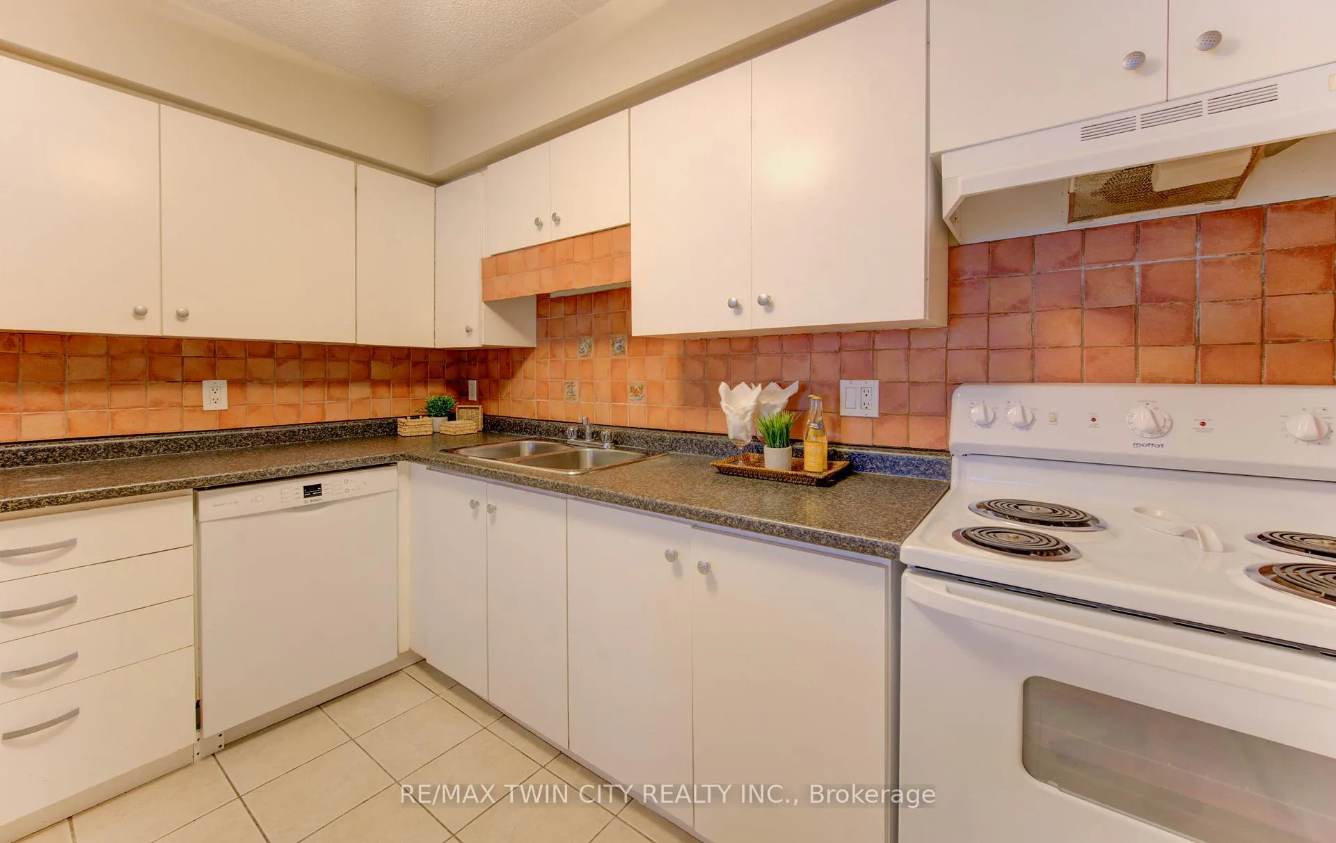 Photo 14 of Unit 50, 3085 Kingsway Drive, Waterloo — HOMEH