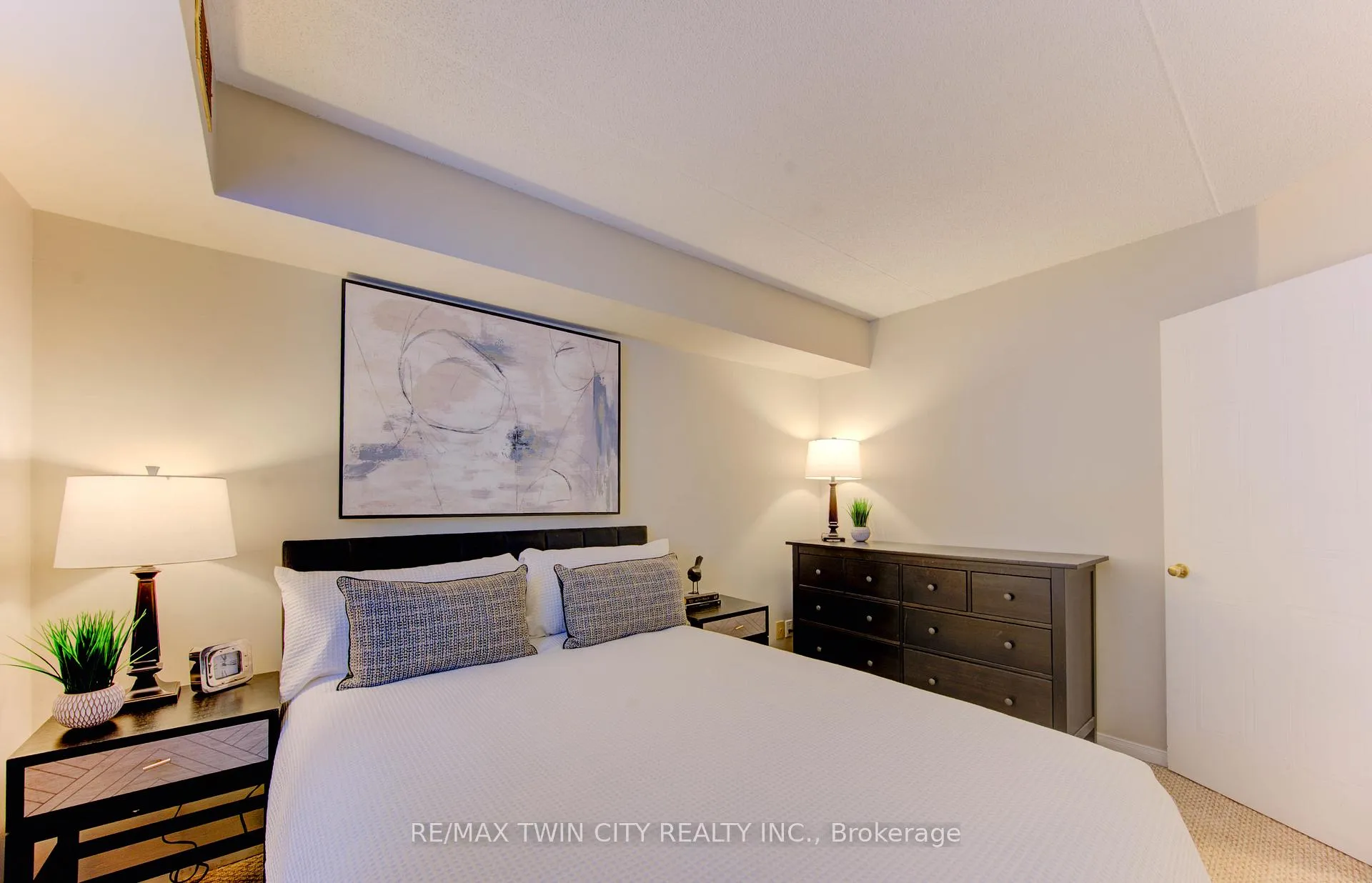 Photo 23 of Unit 50, 3085 Kingsway Drive, Waterloo — HOMEH