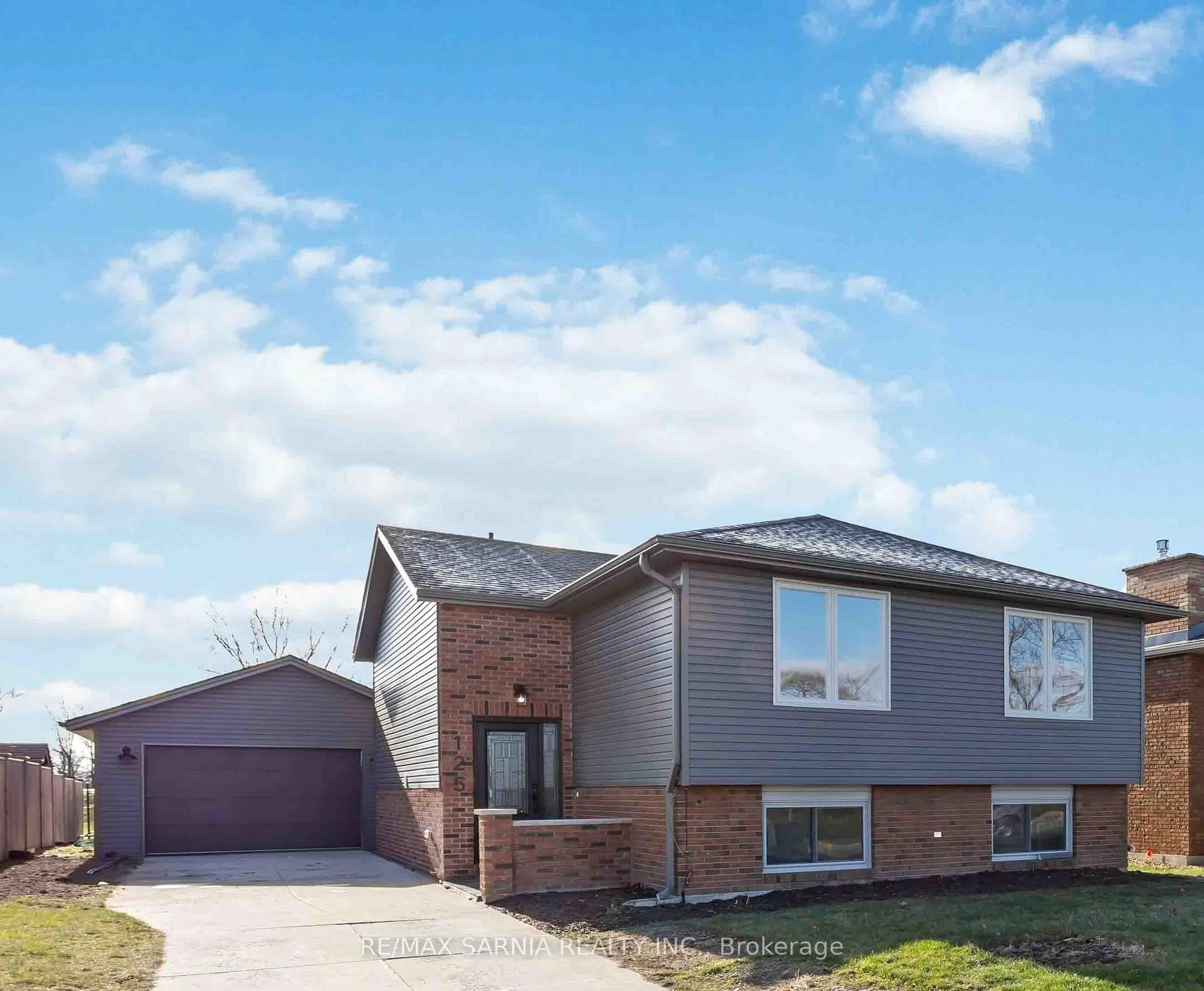 Photo 1 of 125 Templeton Crescent, St. Clair — HOMEH