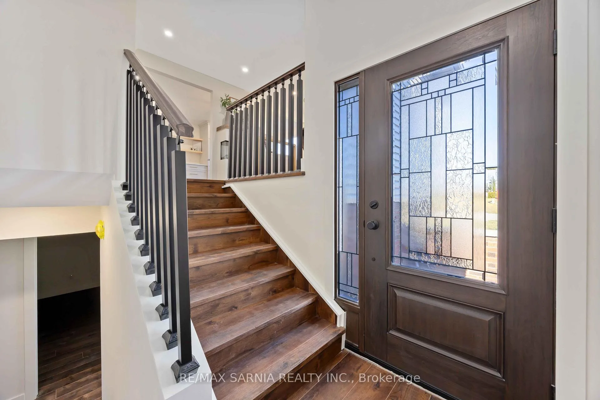 Photo 3 of 125 Templeton Crescent, St. Clair — HOMEH