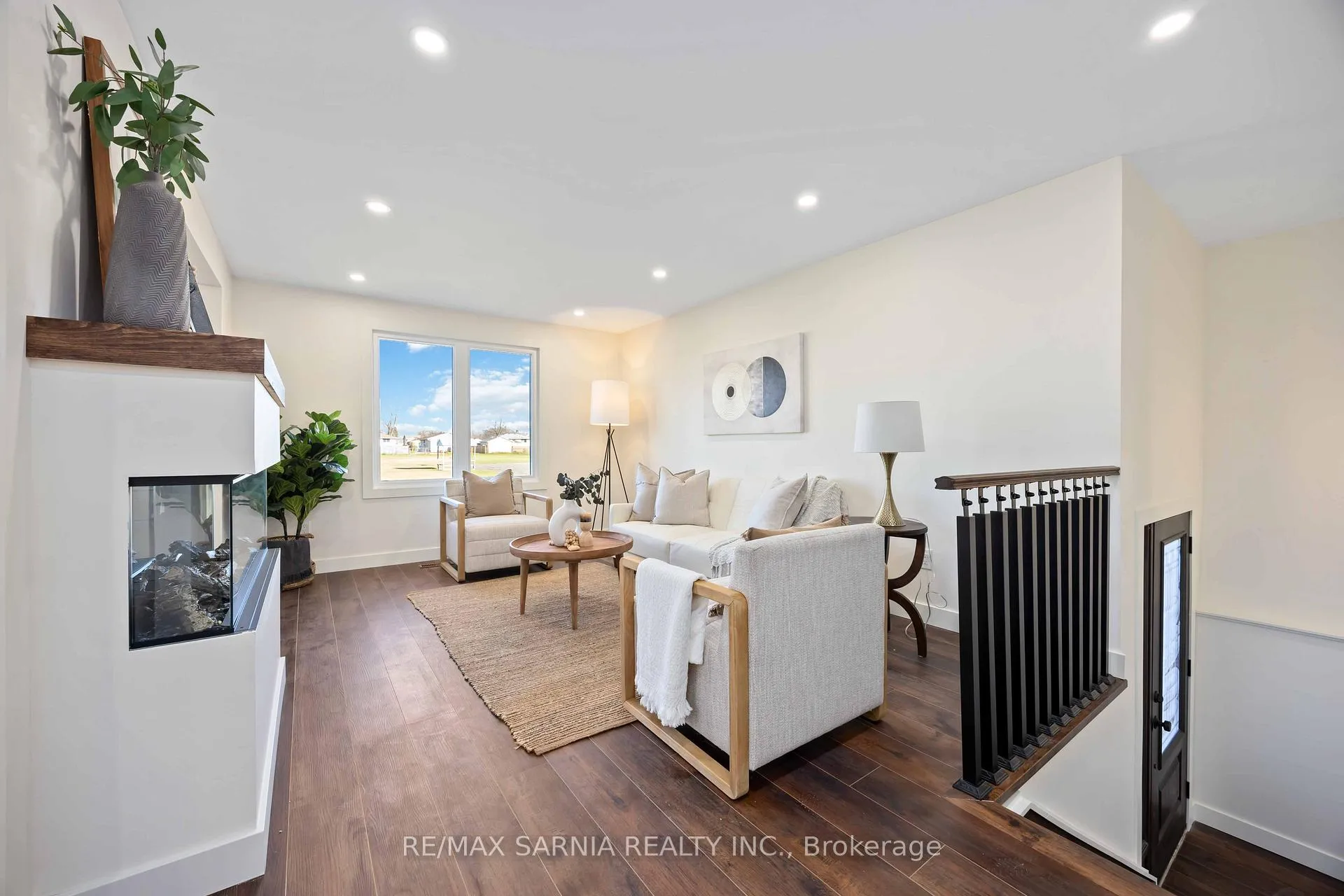 Photo 4 of 125 Templeton Crescent, St. Clair — HOMEH