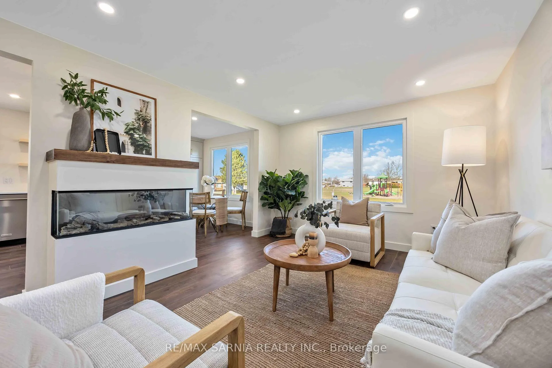 Photo 5 of 125 Templeton Crescent, St. Clair — HOMEH