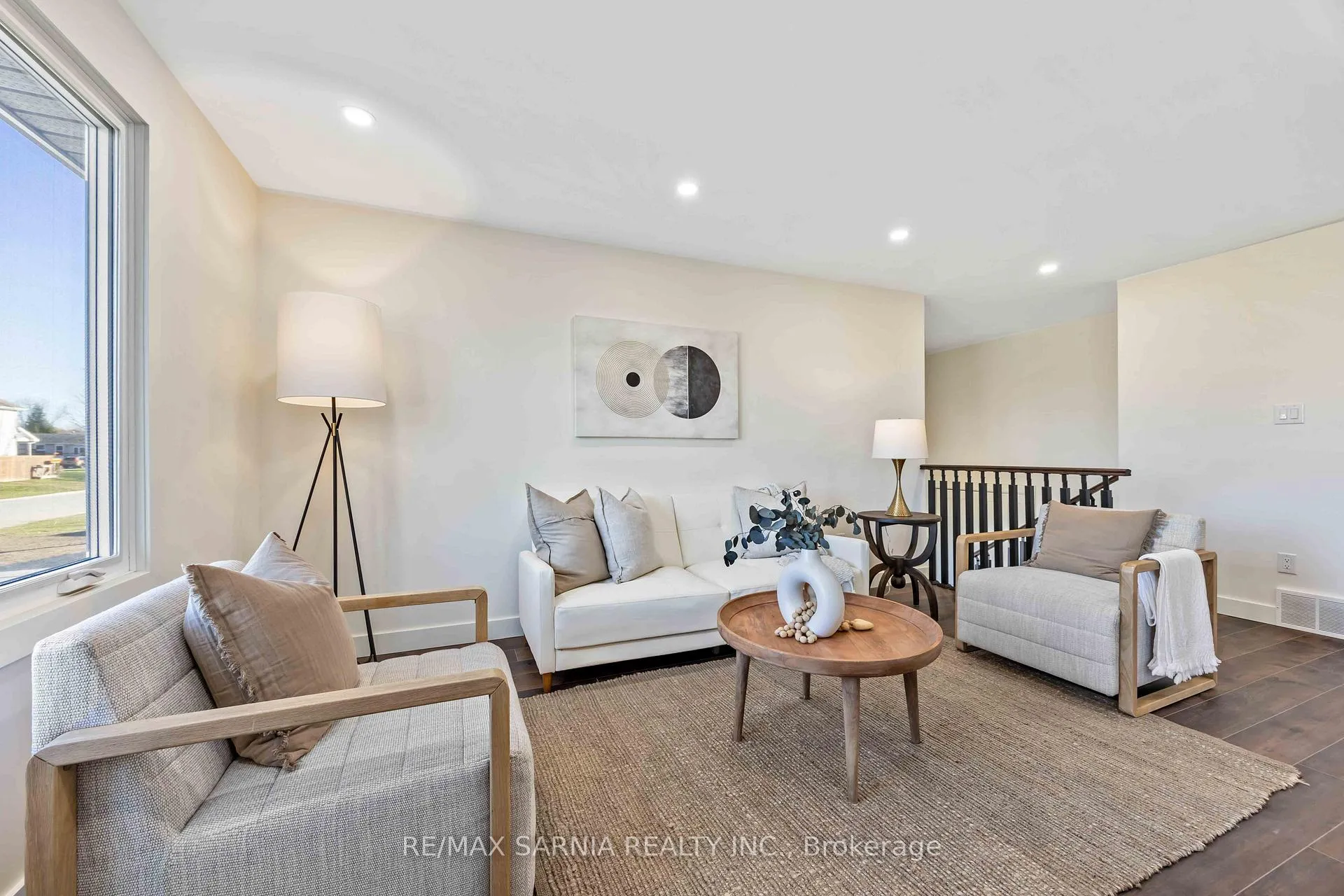 Photo 8 of 125 Templeton Crescent, St. Clair — HOMEH