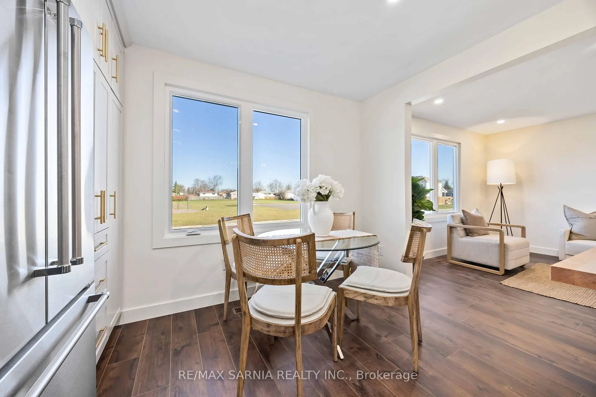 Photo 11 of 125 Templeton Crescent, St. Clair — HOMEH