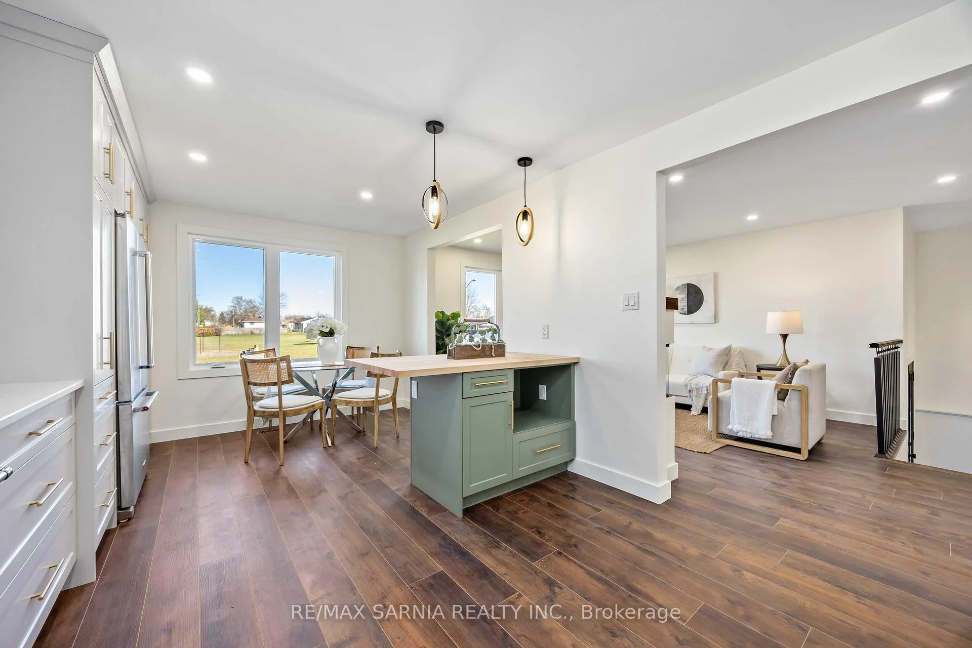 Photo 13 of 125 Templeton Crescent, St. Clair — HOMEH