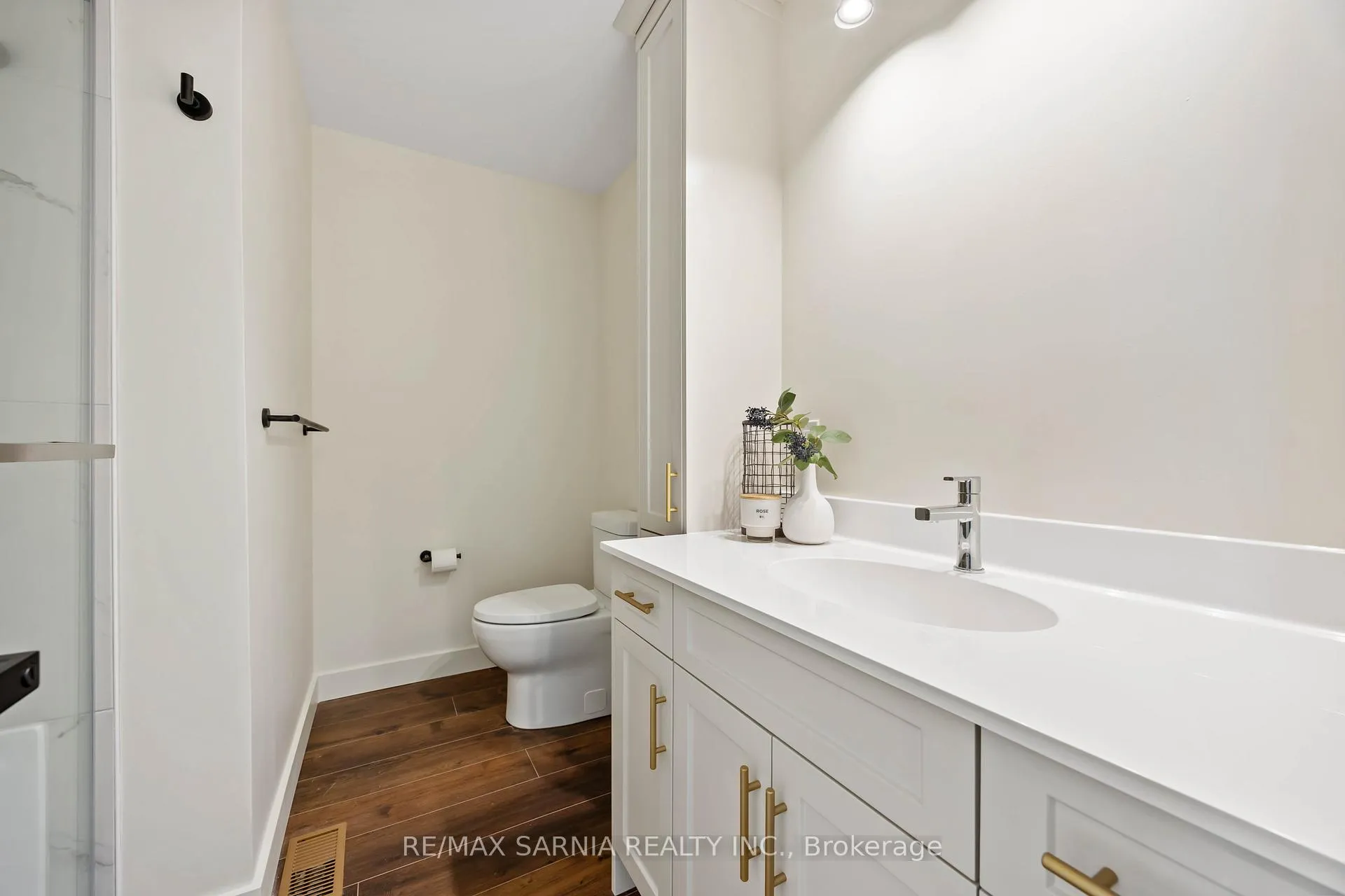 Photo 14 of 125 Templeton Crescent, St. Clair — HOMEH