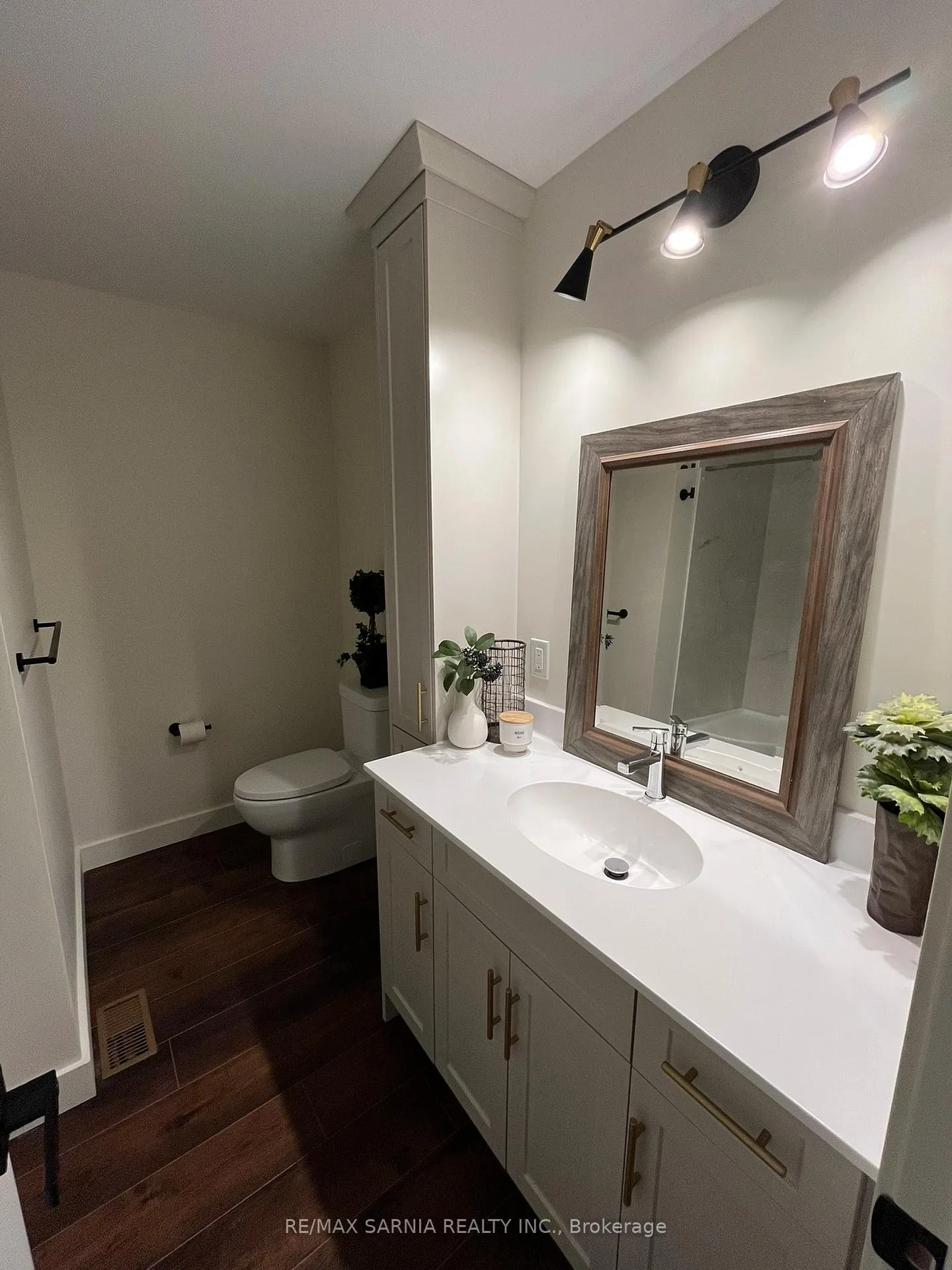 Photo 15 of 125 Templeton Crescent, St. Clair — HOMEH