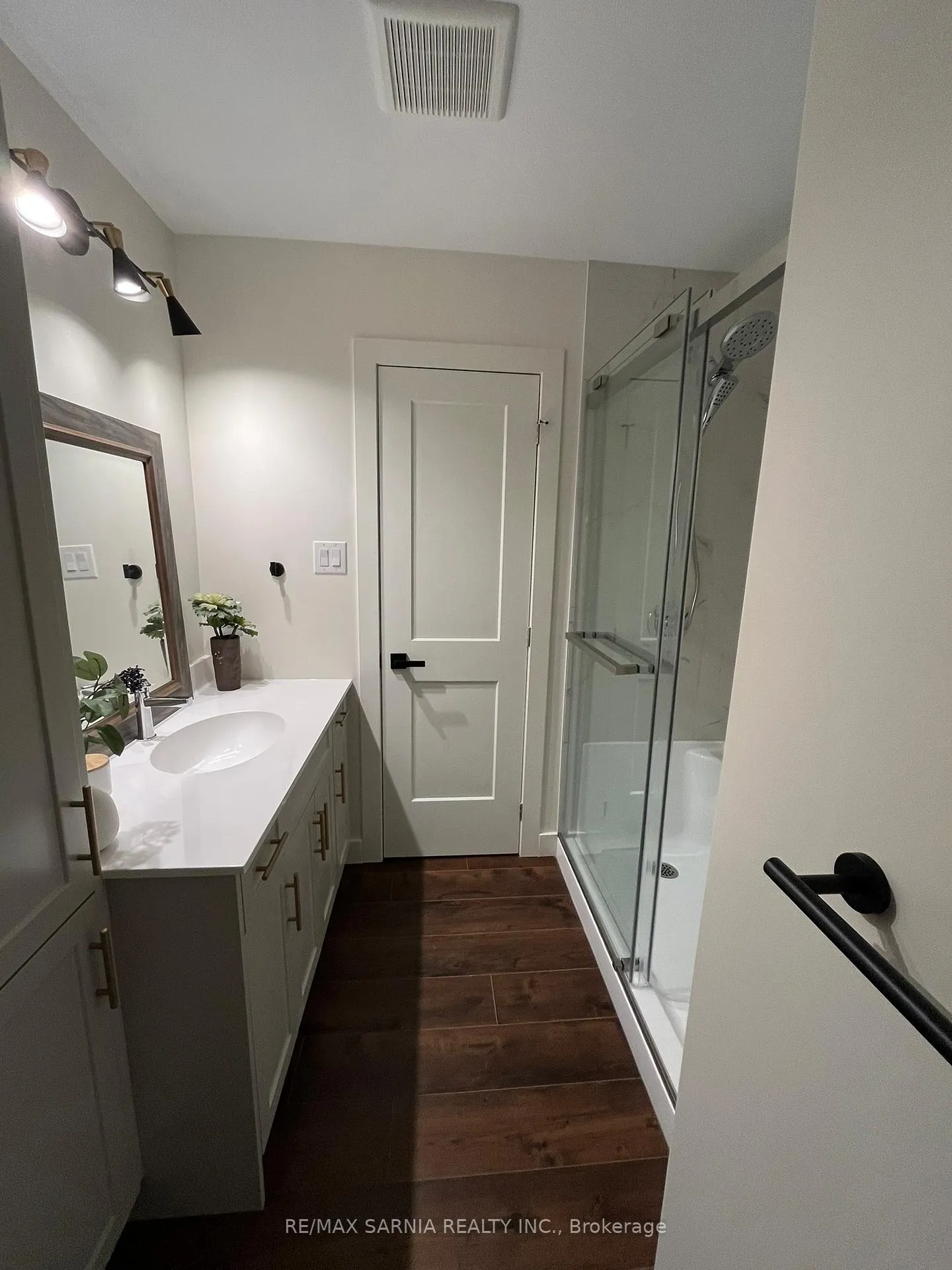 Photo 16 of 125 Templeton Crescent, St. Clair — HOMEH