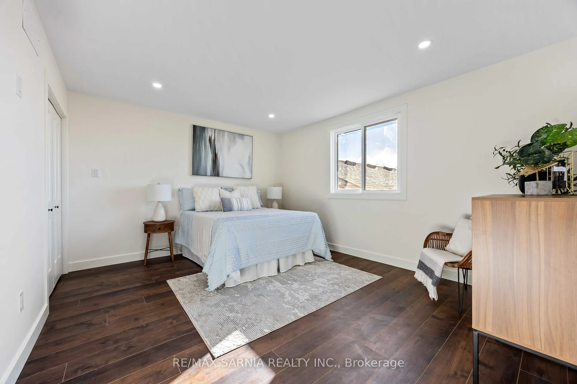 Photo 18 of 125 Templeton Crescent, St. Clair — HOMEH